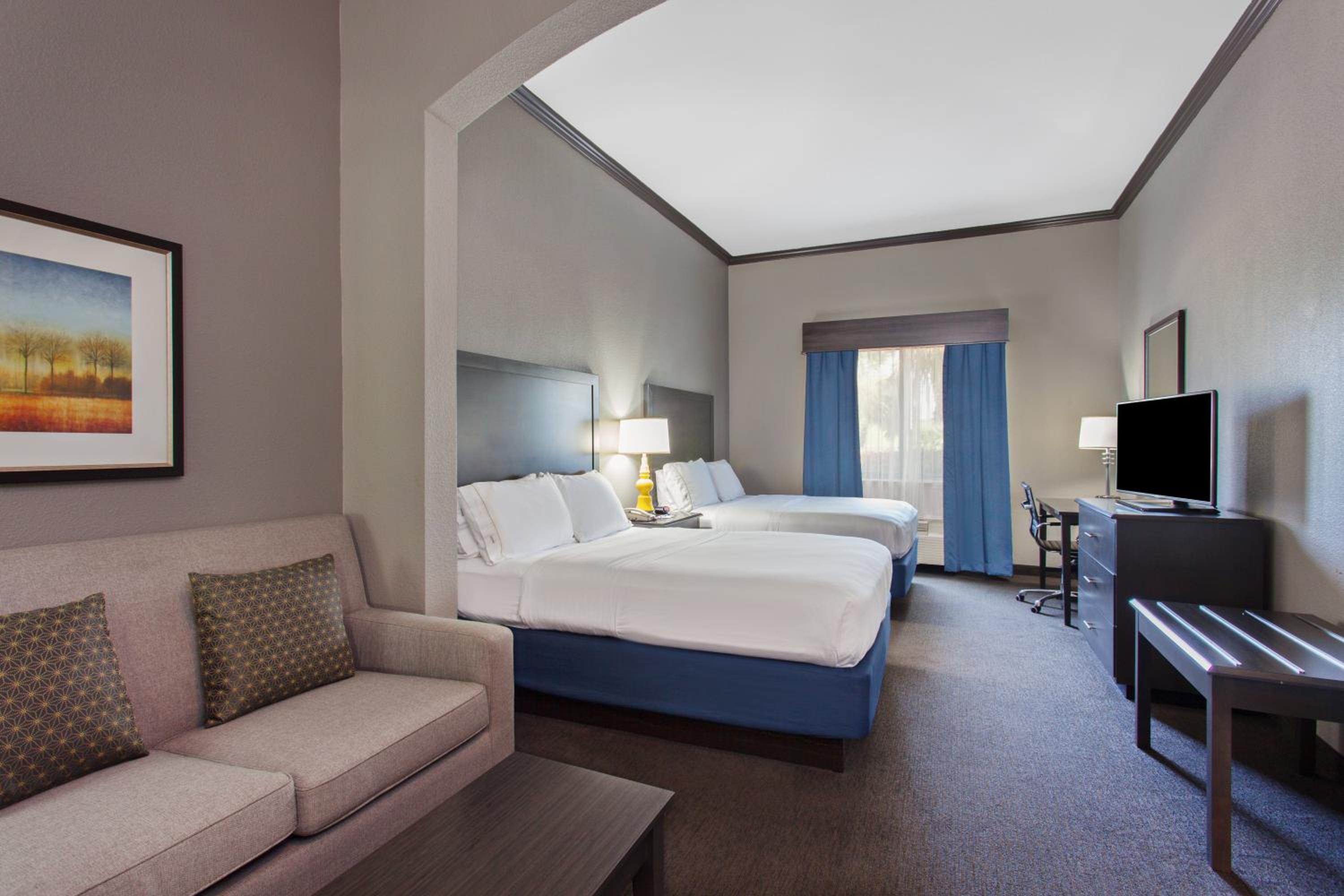Suite with Two Queen Beds - Photo 1