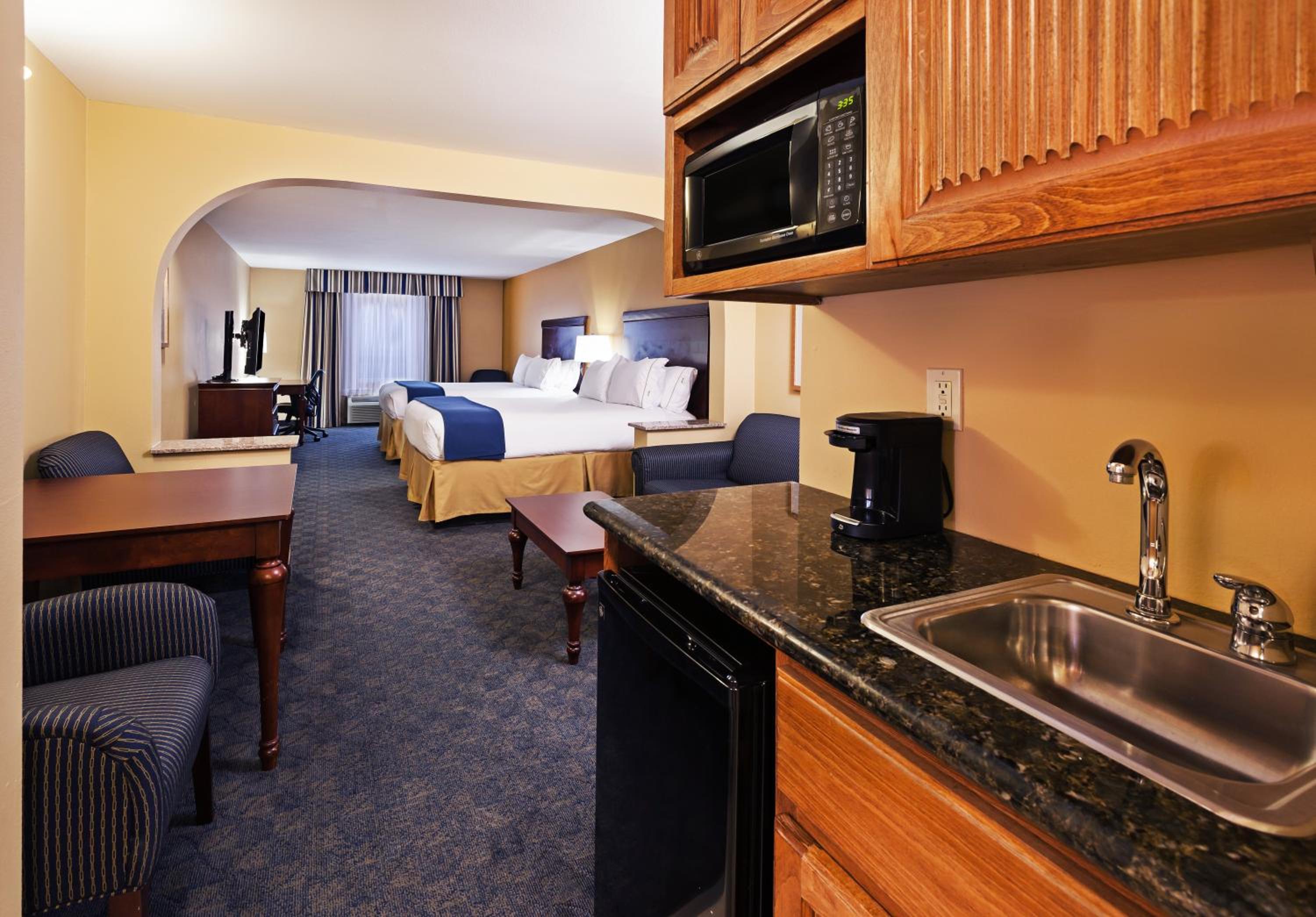 Suite with Two Beds - Non-Smoking - Photo 3