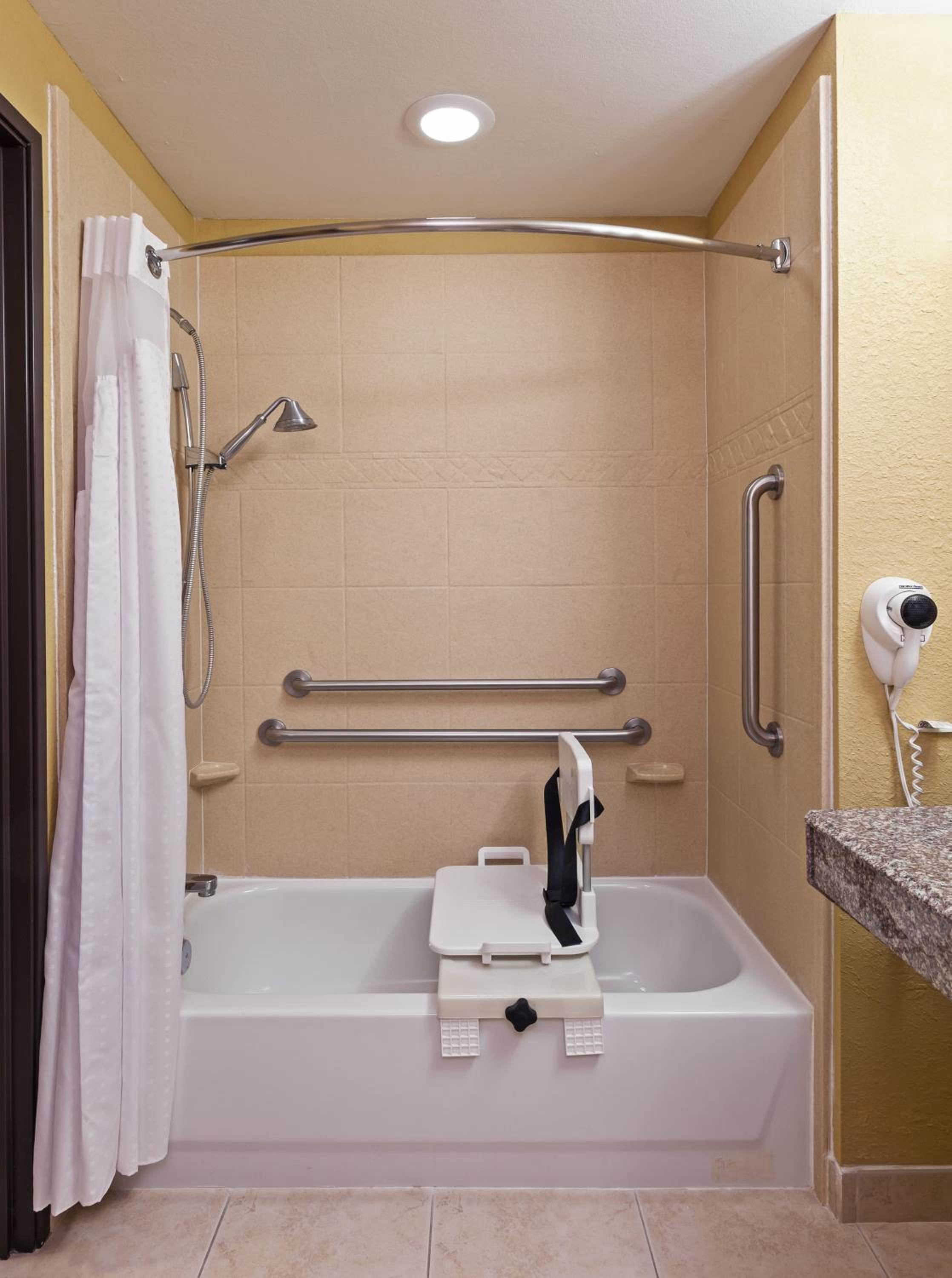 Standard King Room with Accessible Tub - Mobility Access - Photo 2