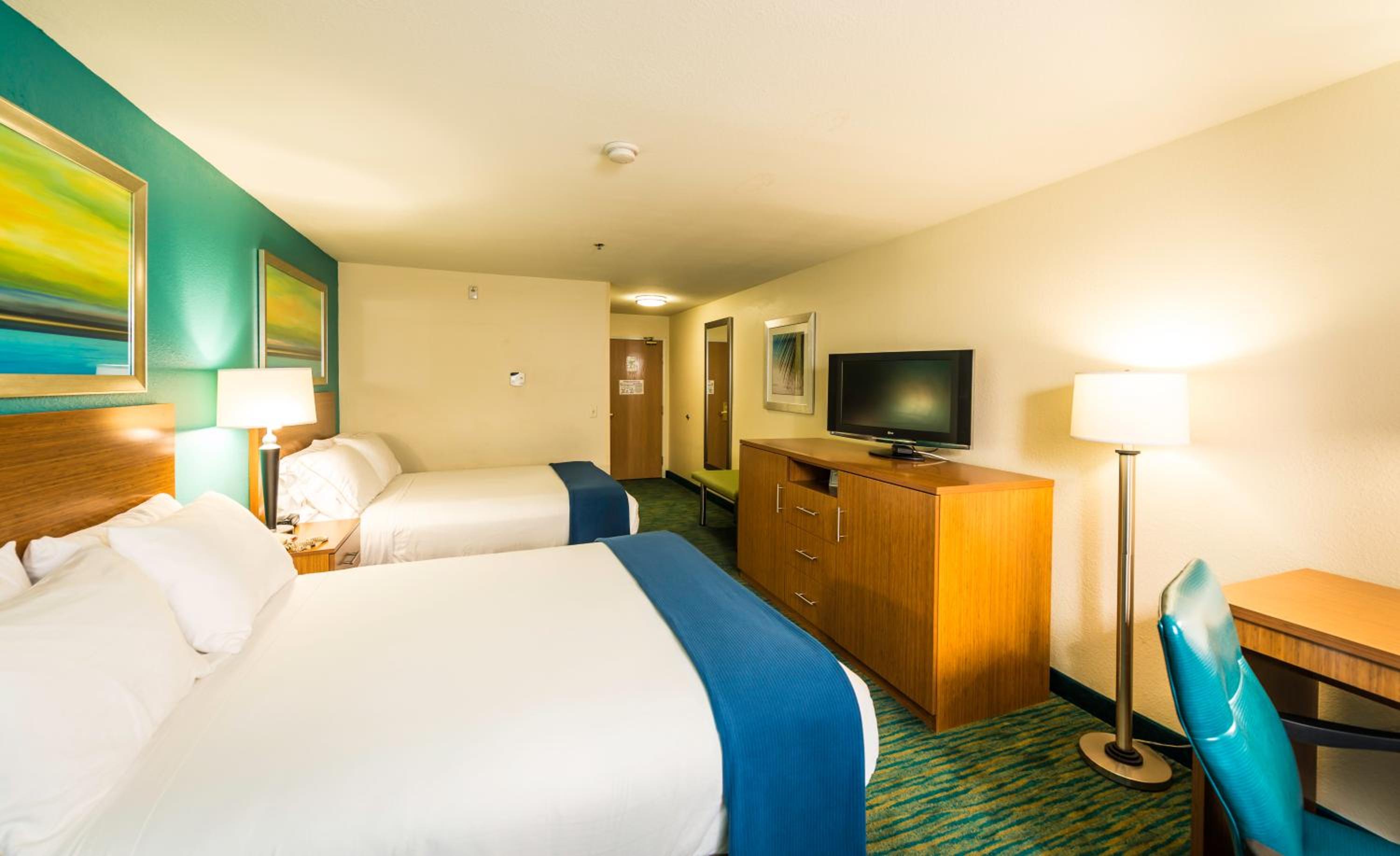 Standard Room with Two Queen Beds - Photo 1