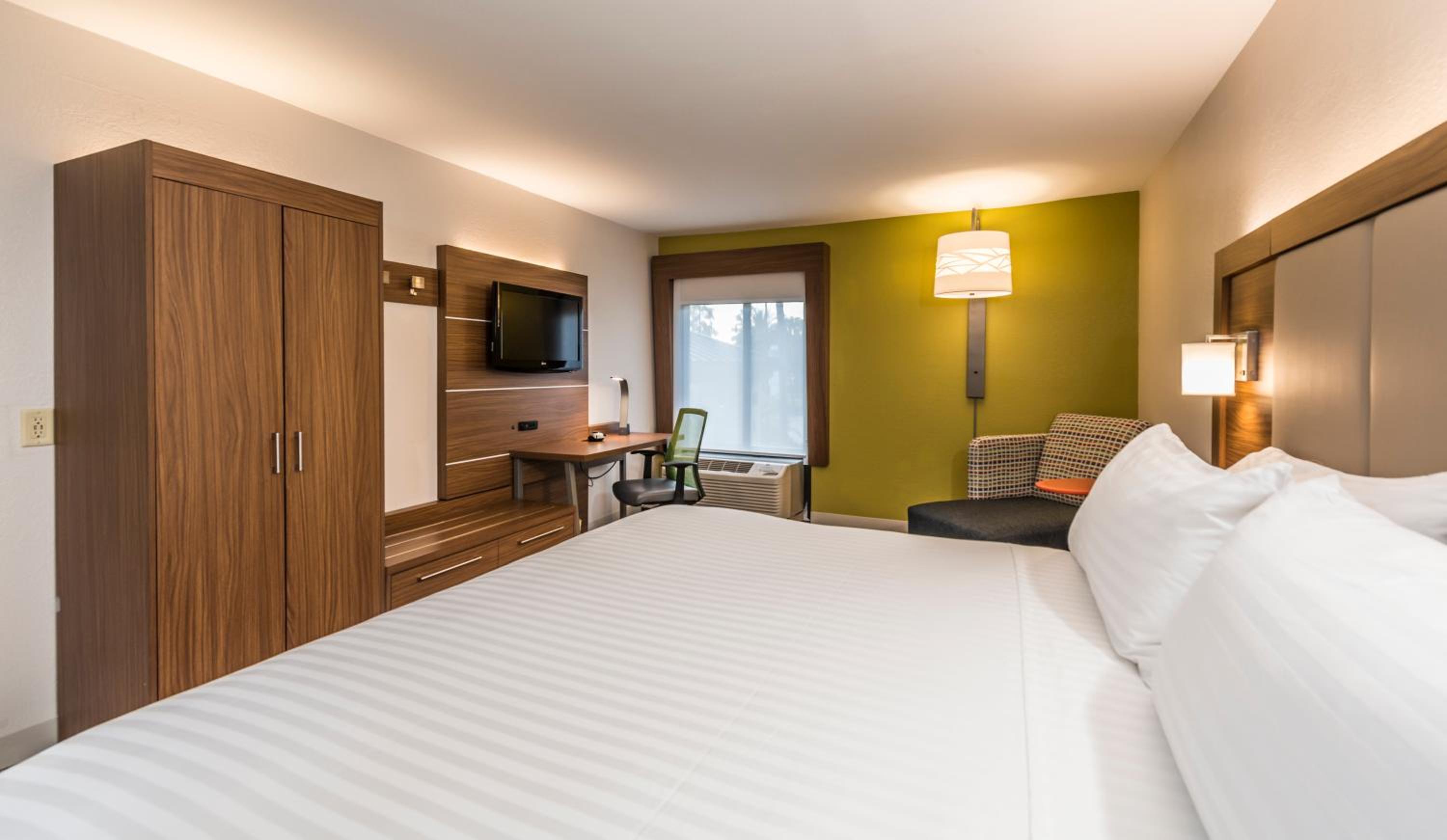 Standard King Room - Photo 2