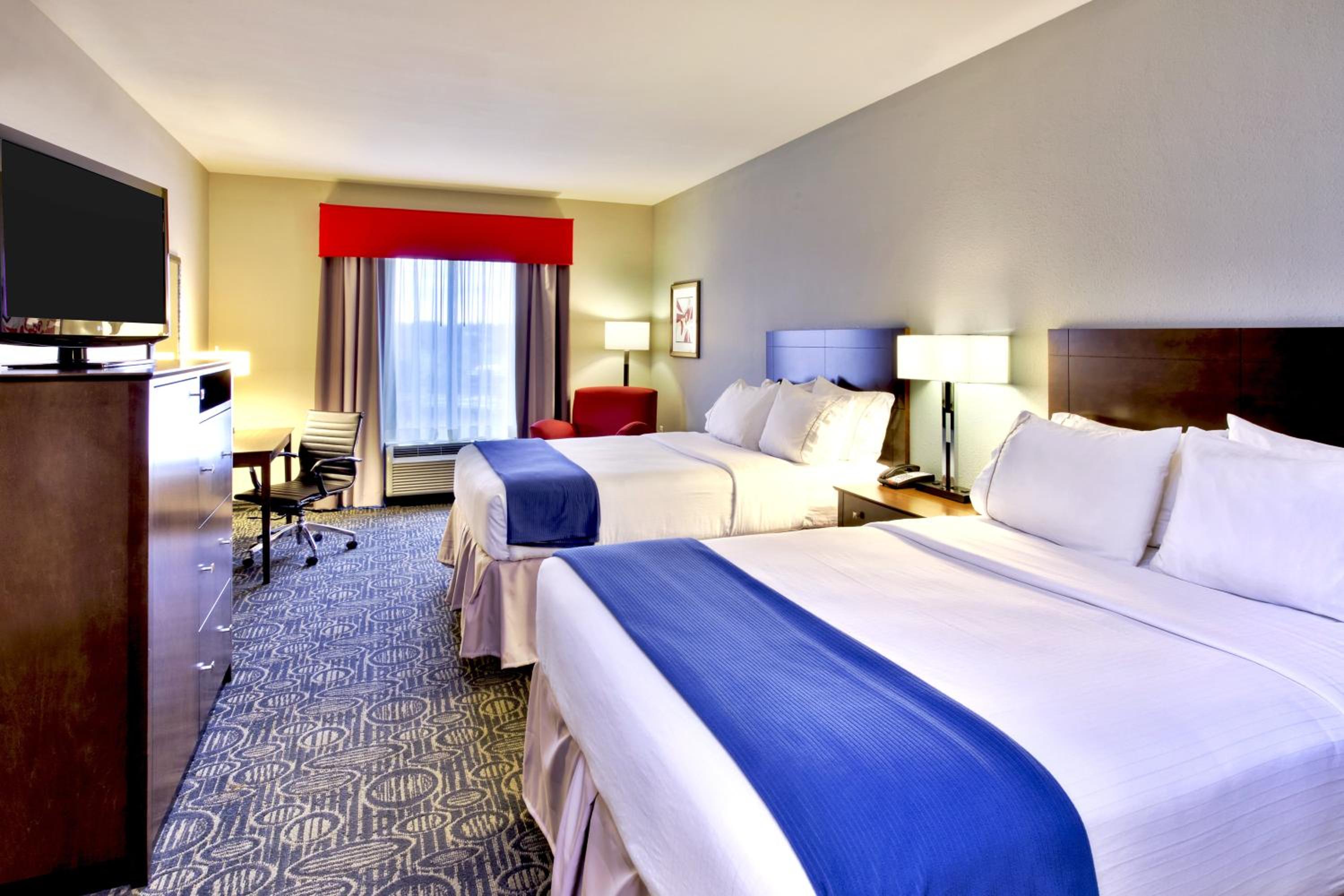 Standard Queen Room with Two Queen Beds - Extra Floor Space - Photo 1