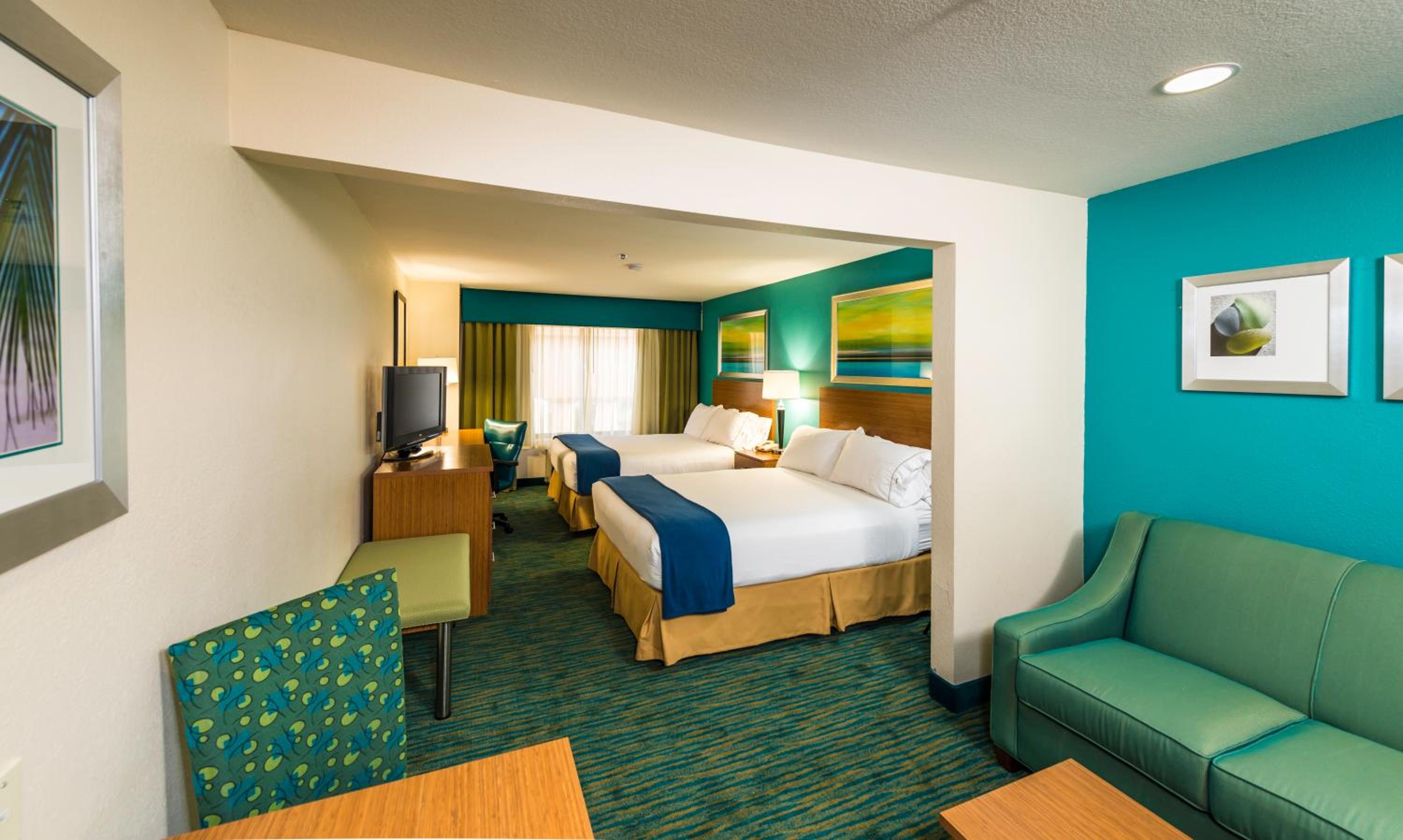 Queen Suite with Two Queen Beds - Photo 1