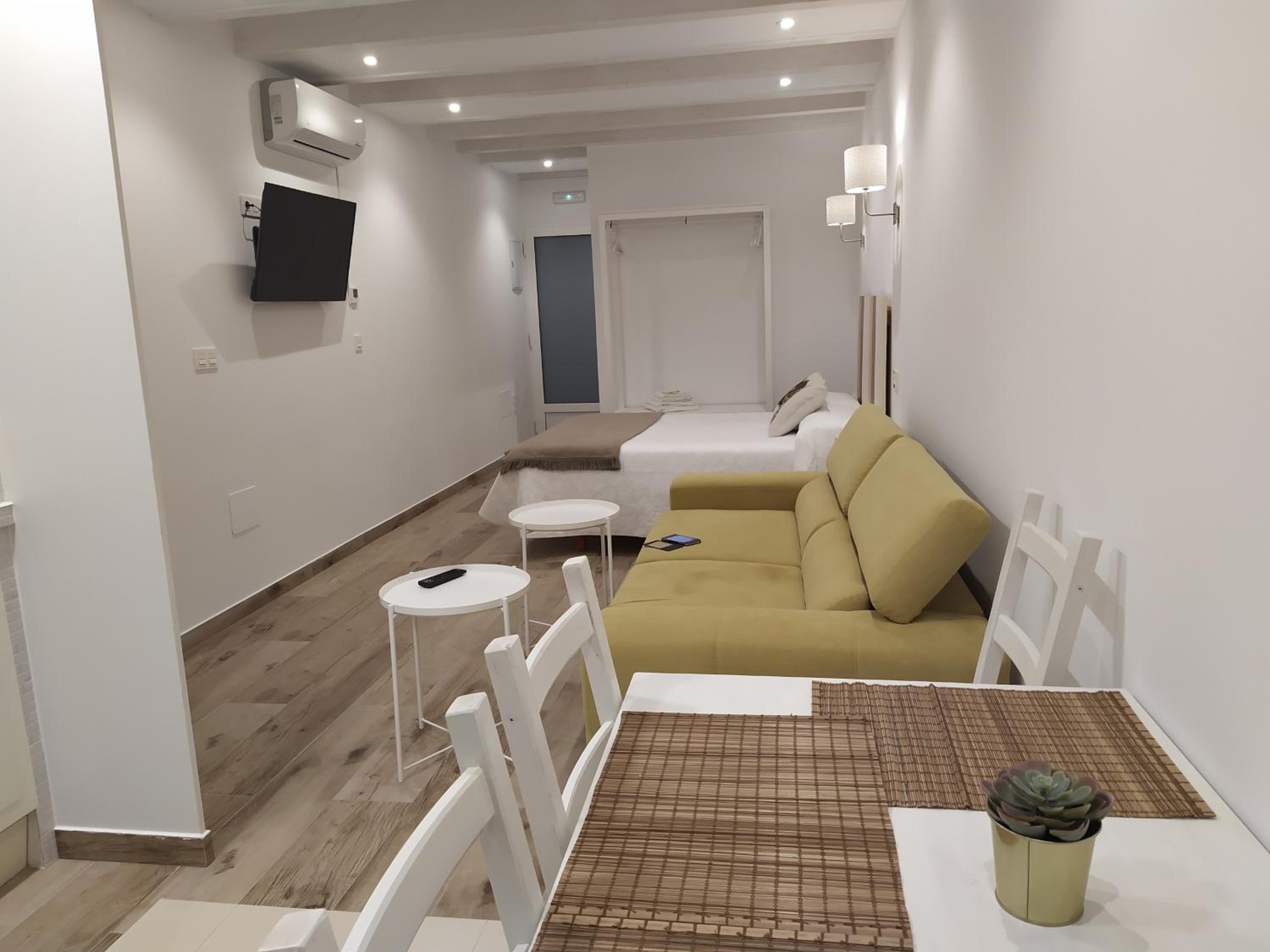 Studio Apartment photo 2
