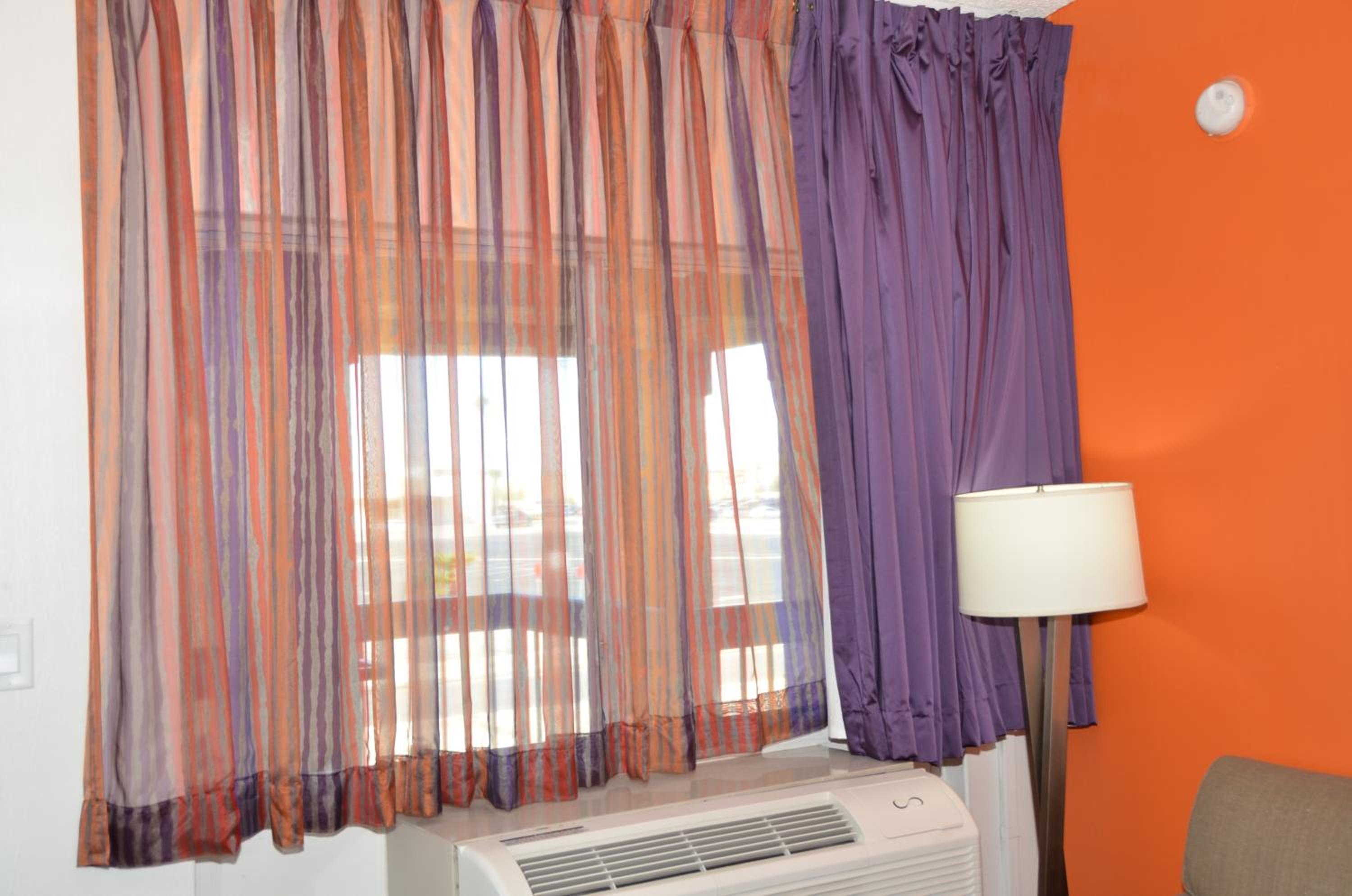 King Room - Non-Smoking - Photo 1