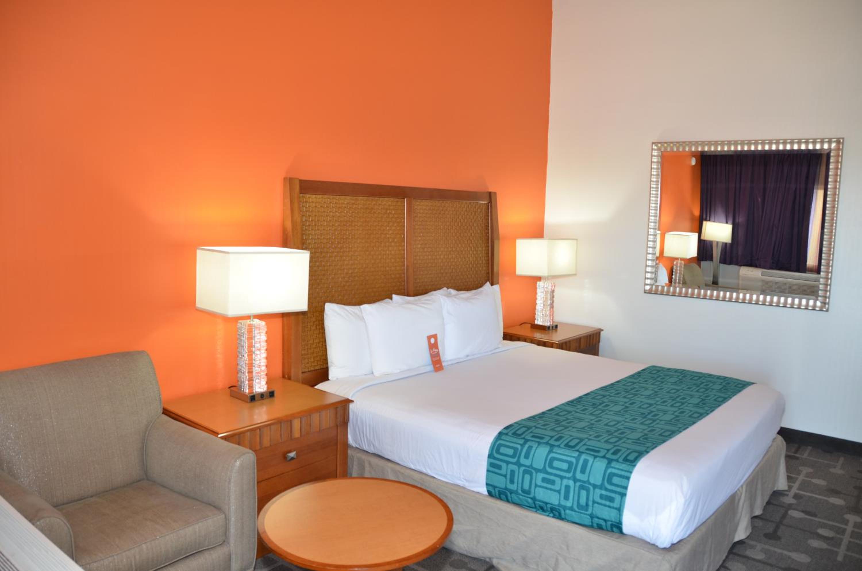 King Room - Non-Smoking - Photo 11