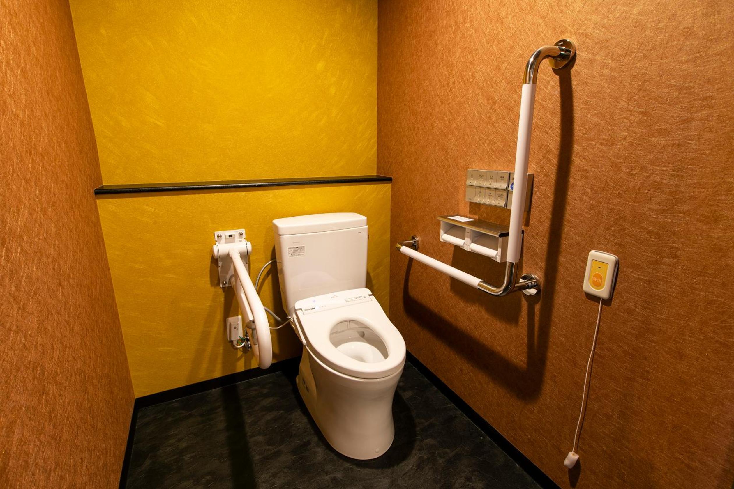 Universal Twin Room - Non-Smoking - North Wing photo 2