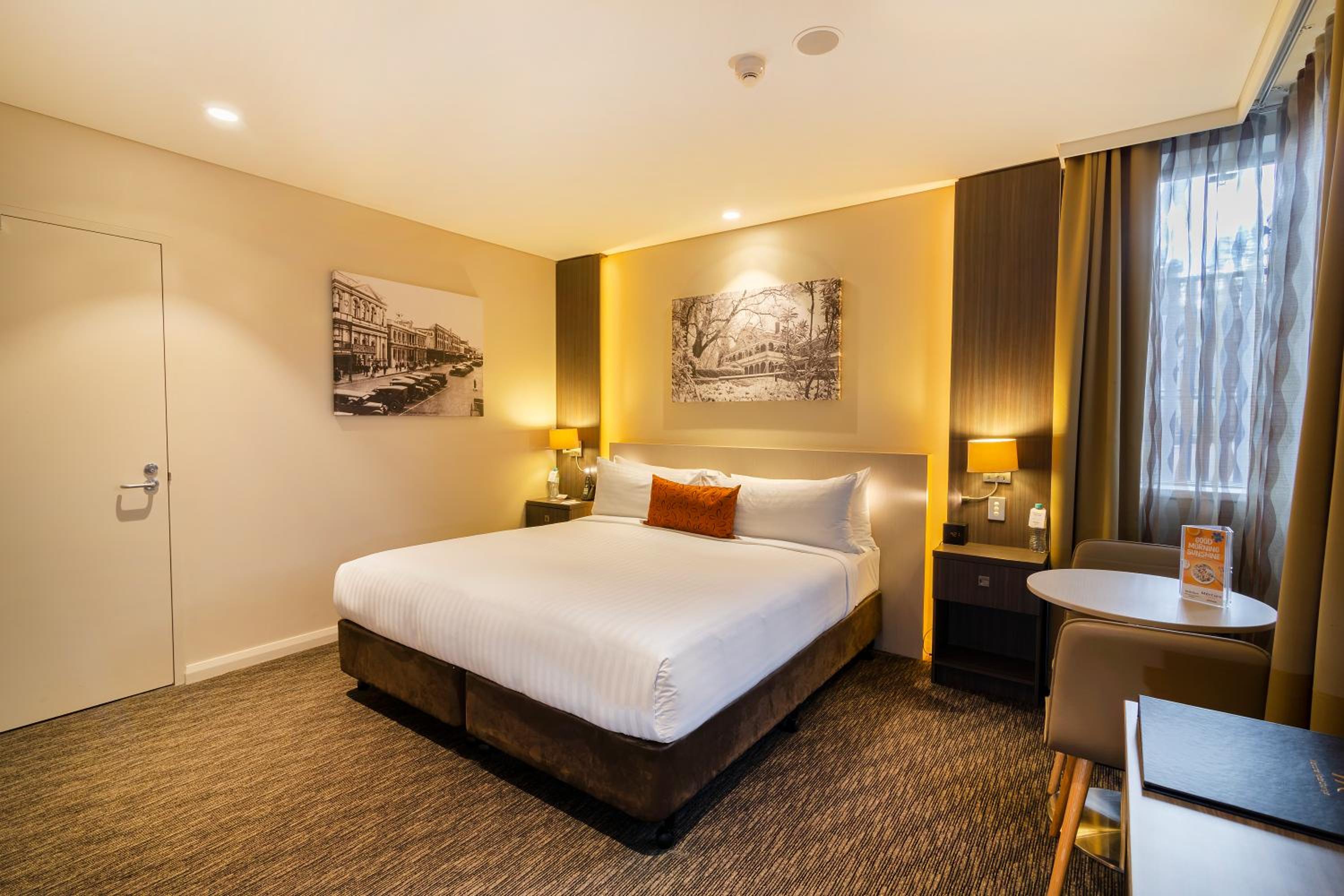 Deluxe King Room photo 2