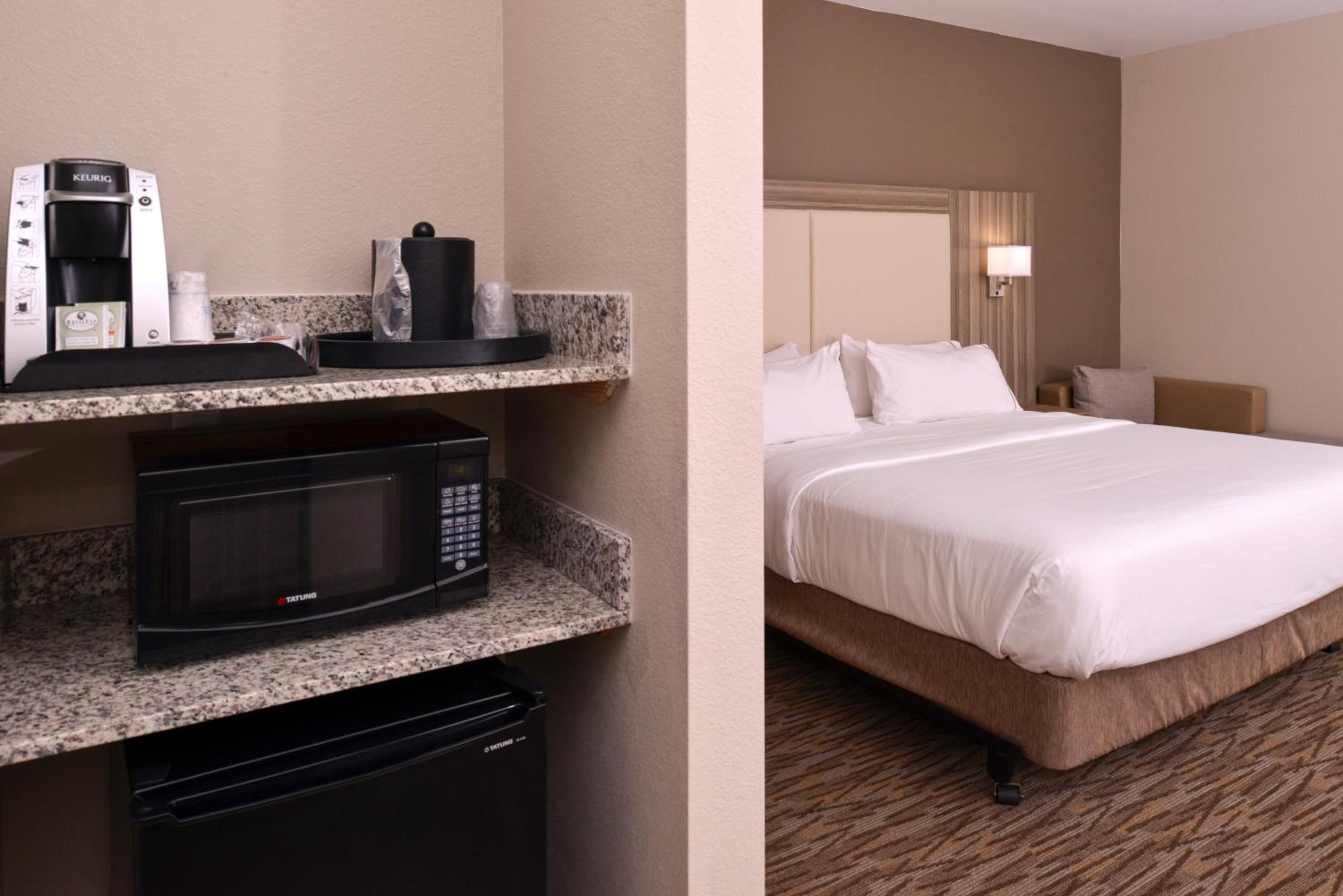 Standard King Room photo 3