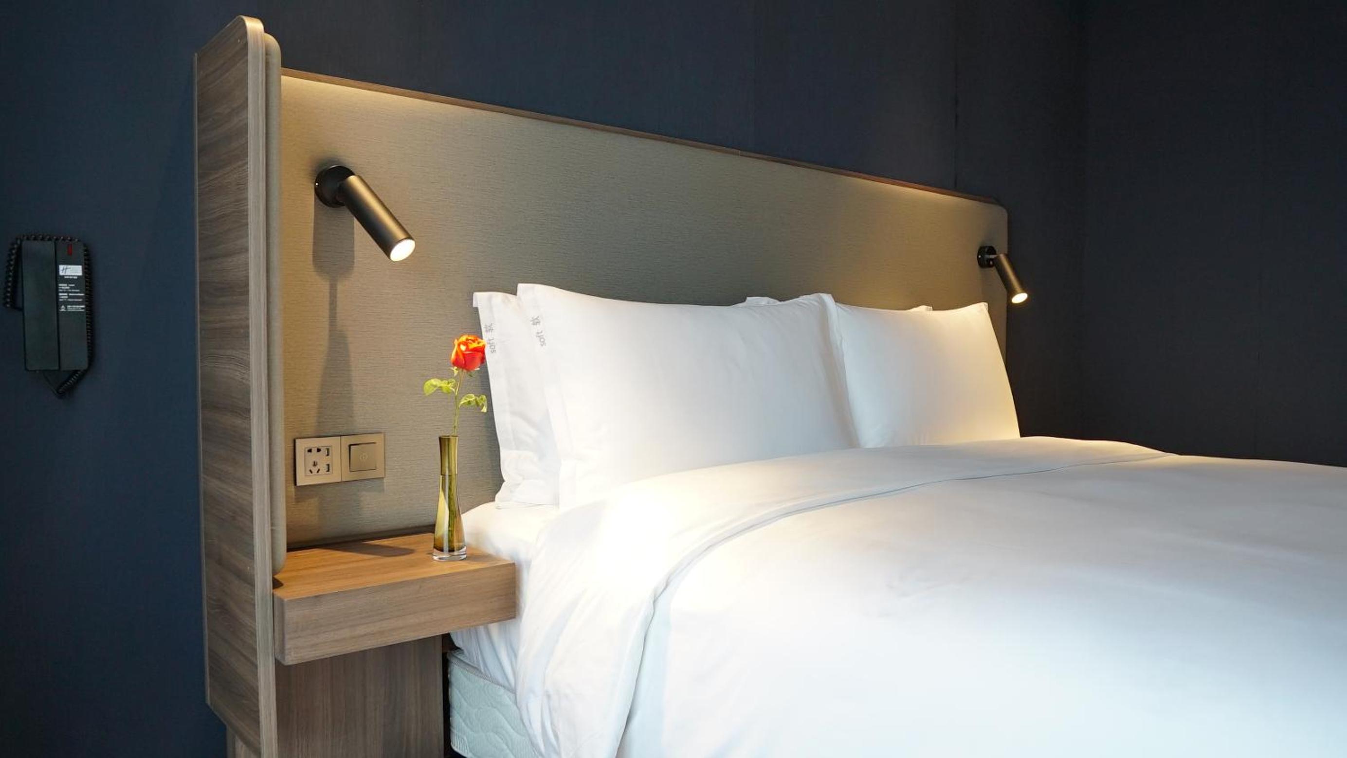 Standard Twin Room with City View and Mini-bar - Photo 1