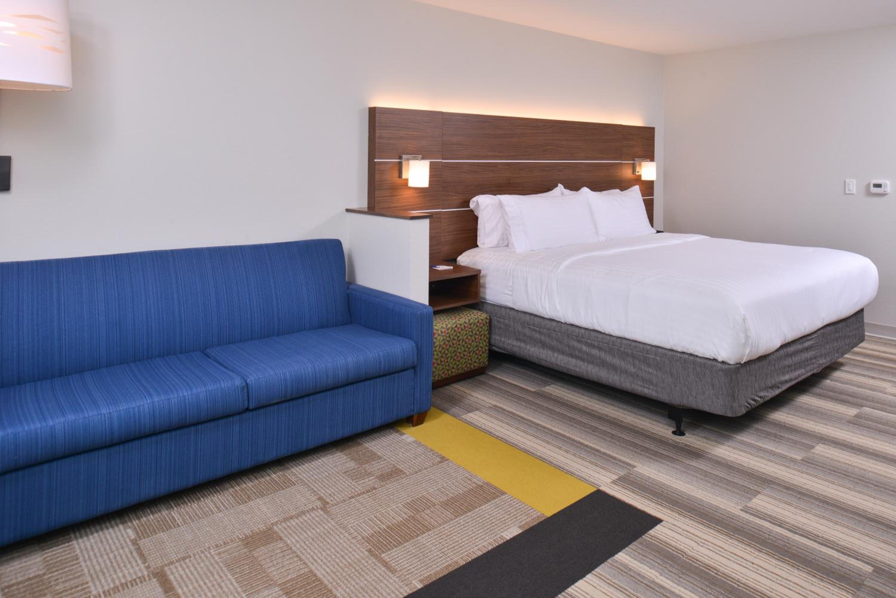 King Suite with Sofa Bed photo 2