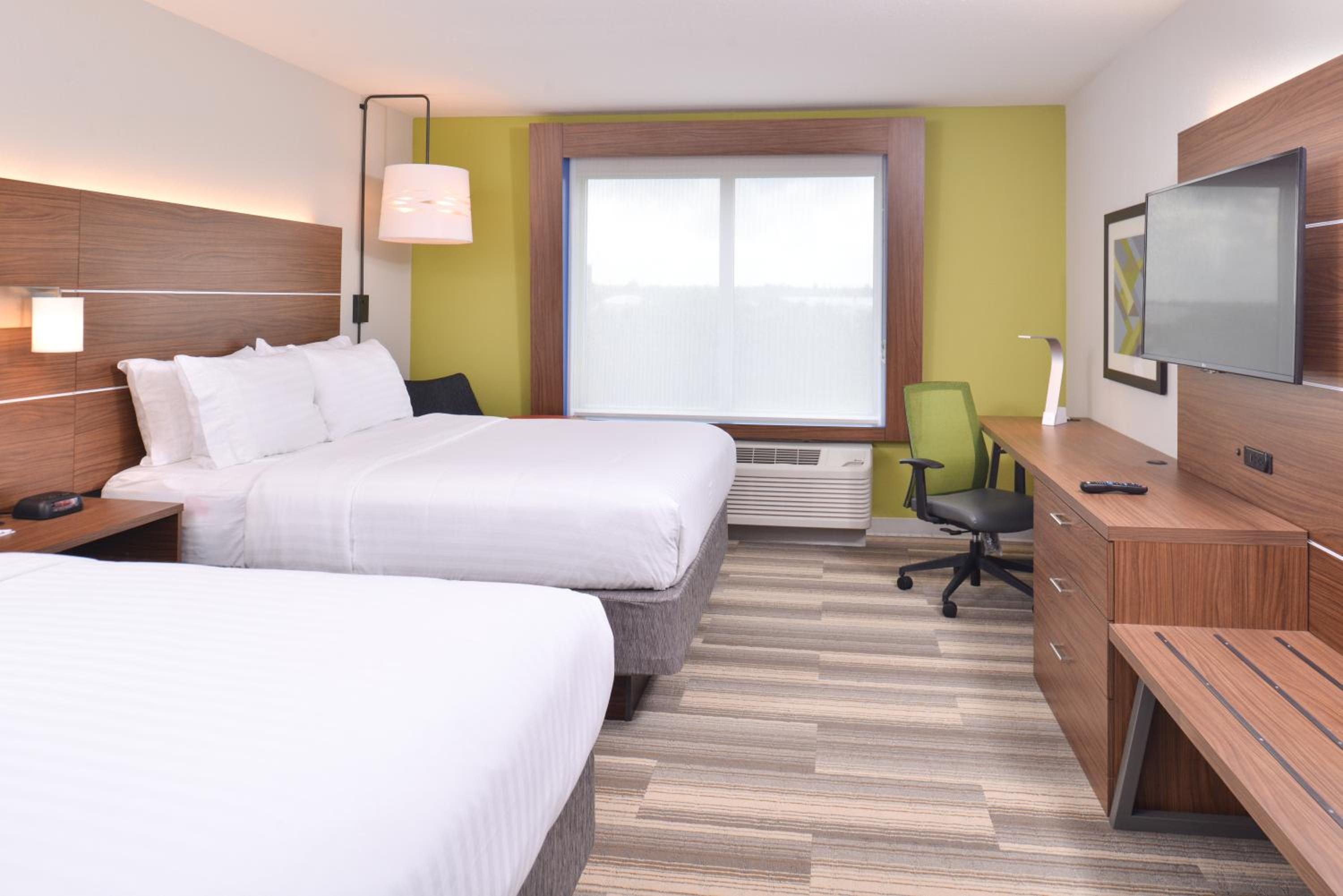 Queen Suite with Two Queen Beds - Communications Accessible photo 3