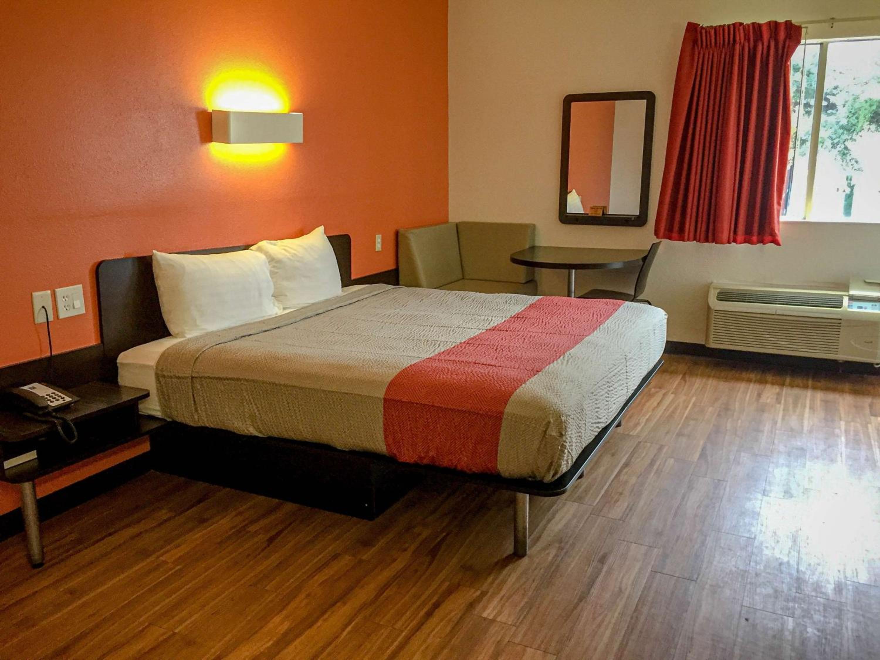 King Room - Disability Access - Non-Smoking photo 1