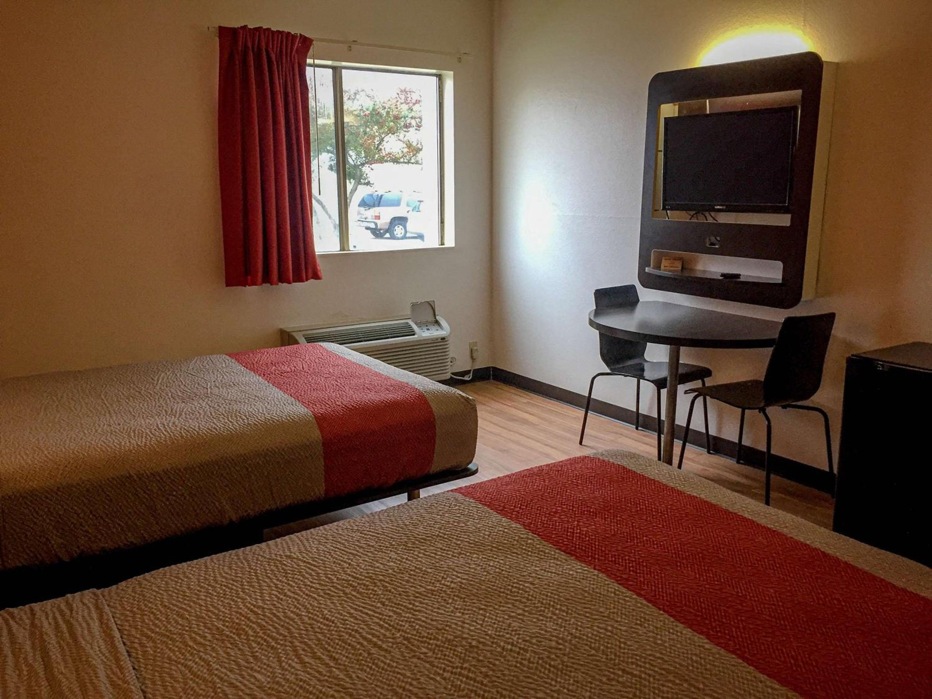 Deluxe Quadruple Room - Non-Smoking - Photo 7