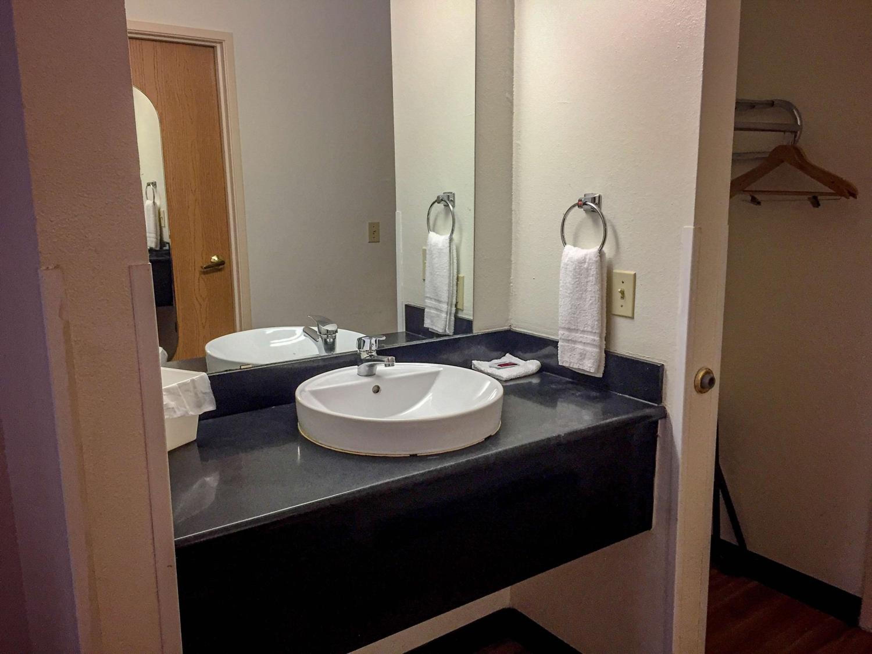 Deluxe Quadruple Room - Non-Smoking - Photo 5