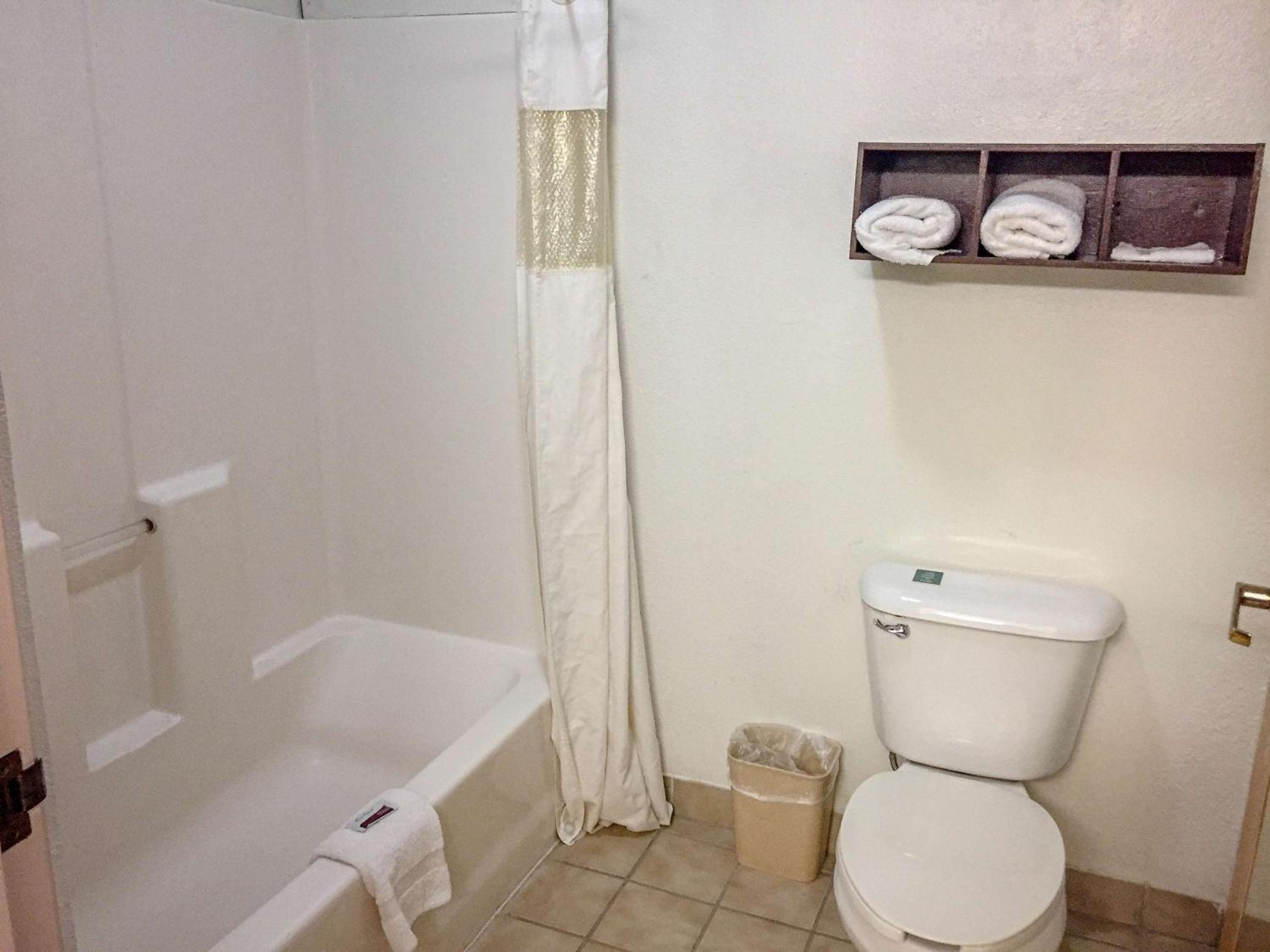 Deluxe Quadruple Room - Non-Smoking - Photo 2