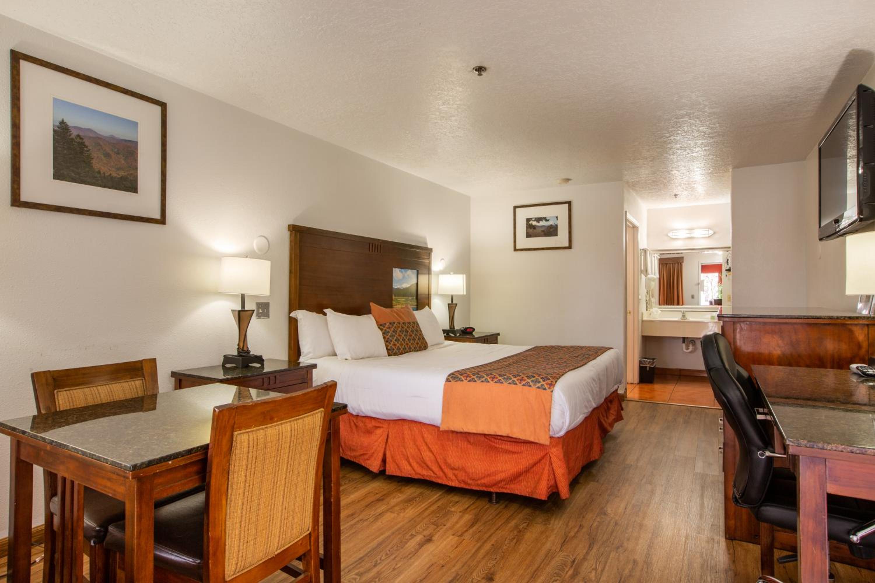 Suite with One King Bed and One Queen Bed - Non-Smoking photo 1