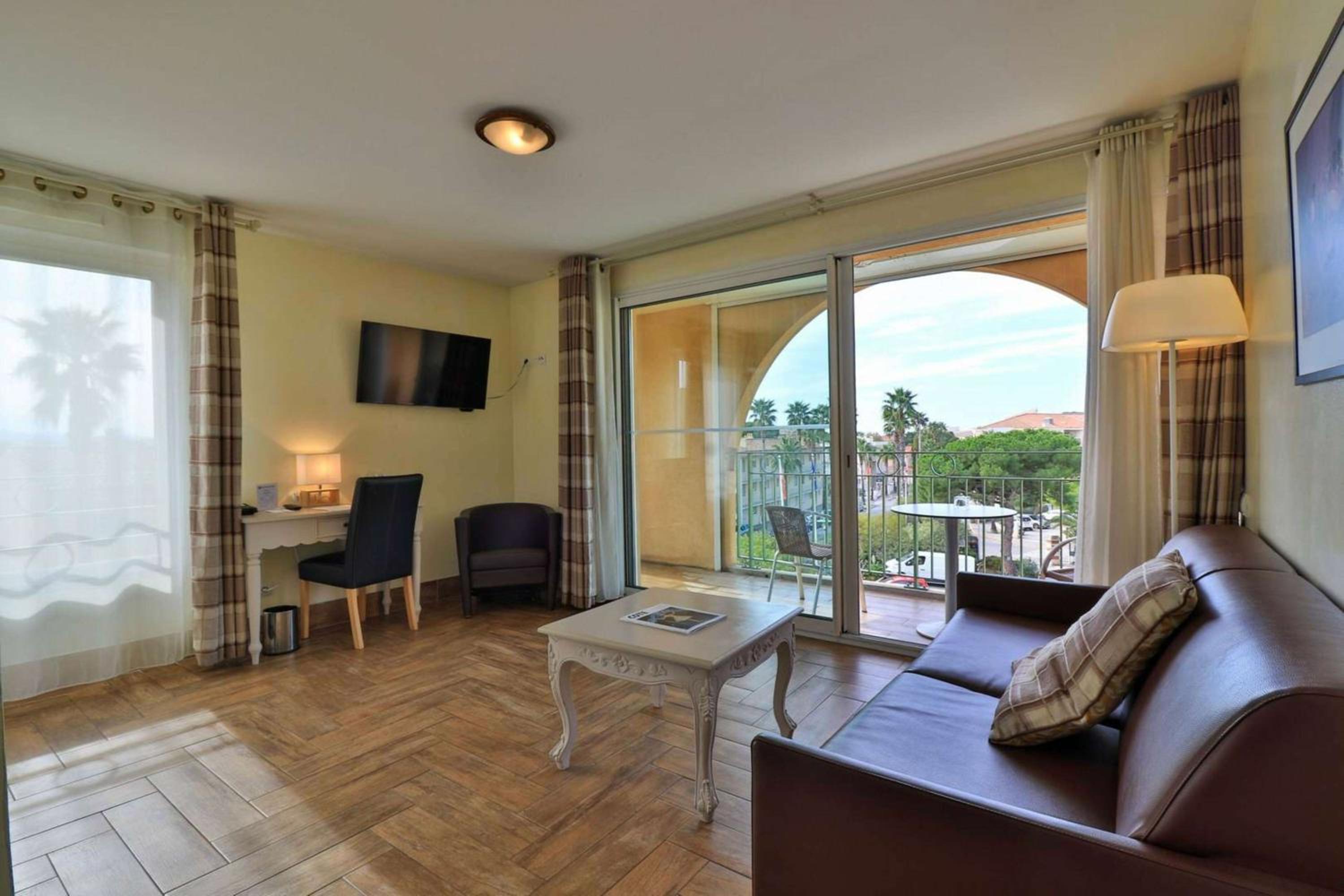 One Bedroom King Suite