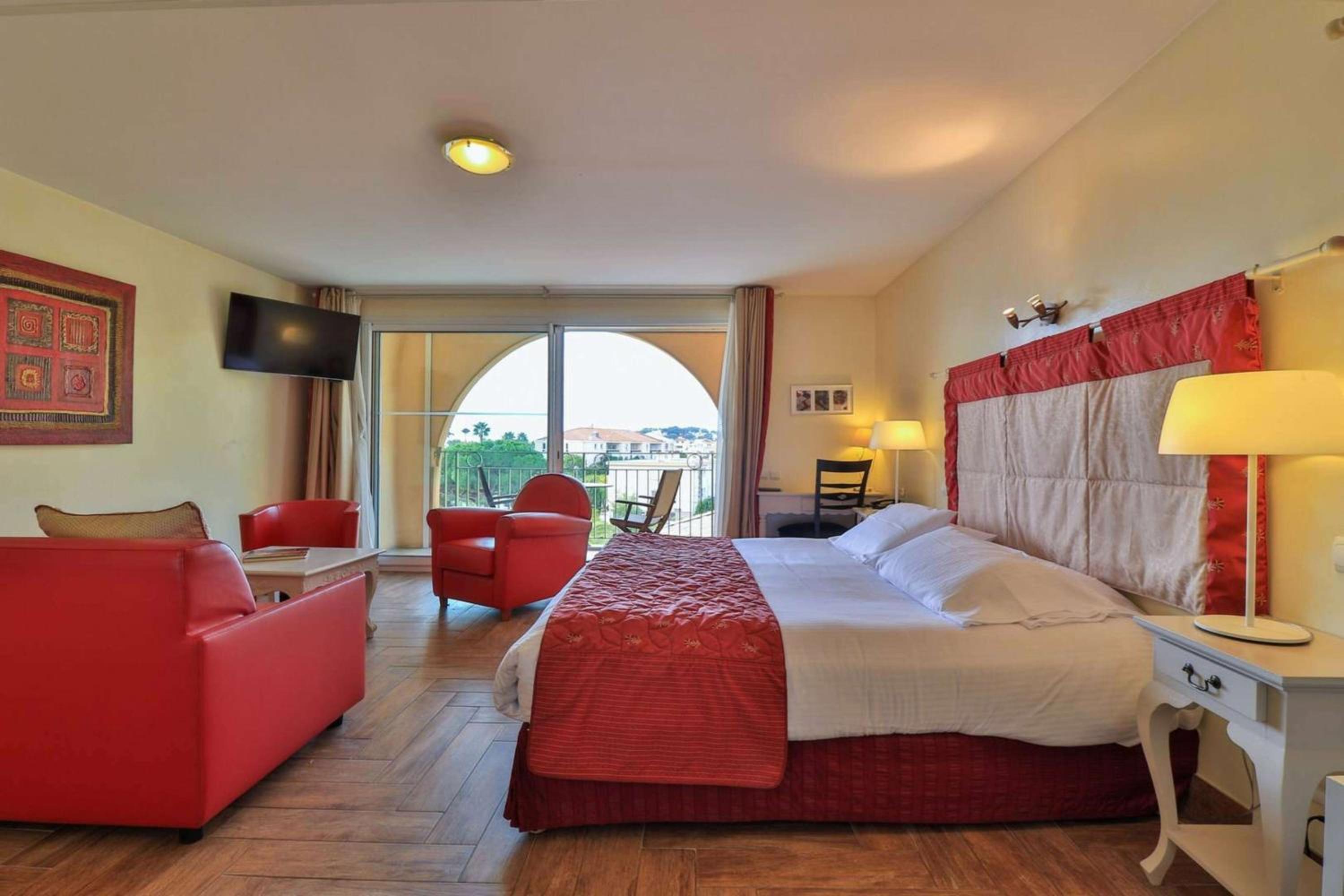 Junior King Suite - Photo 7