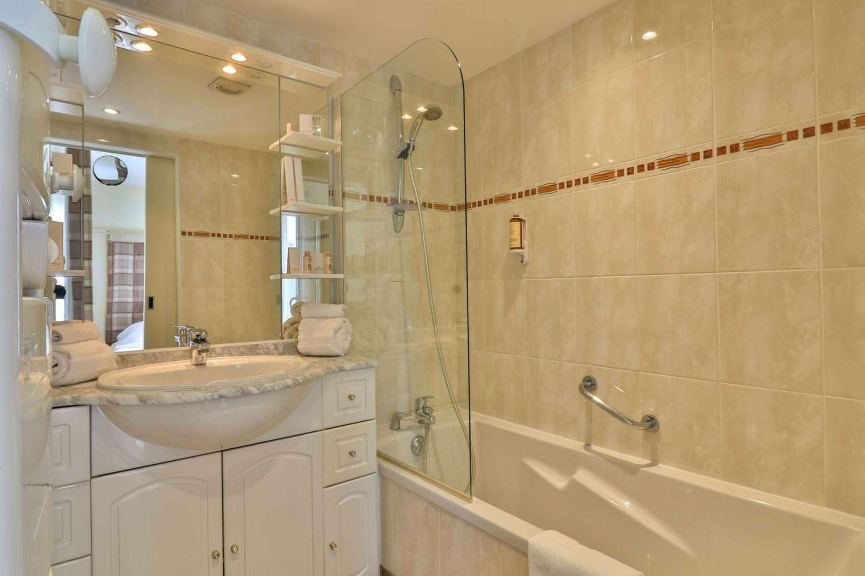 Junior King Suite - Photo 9