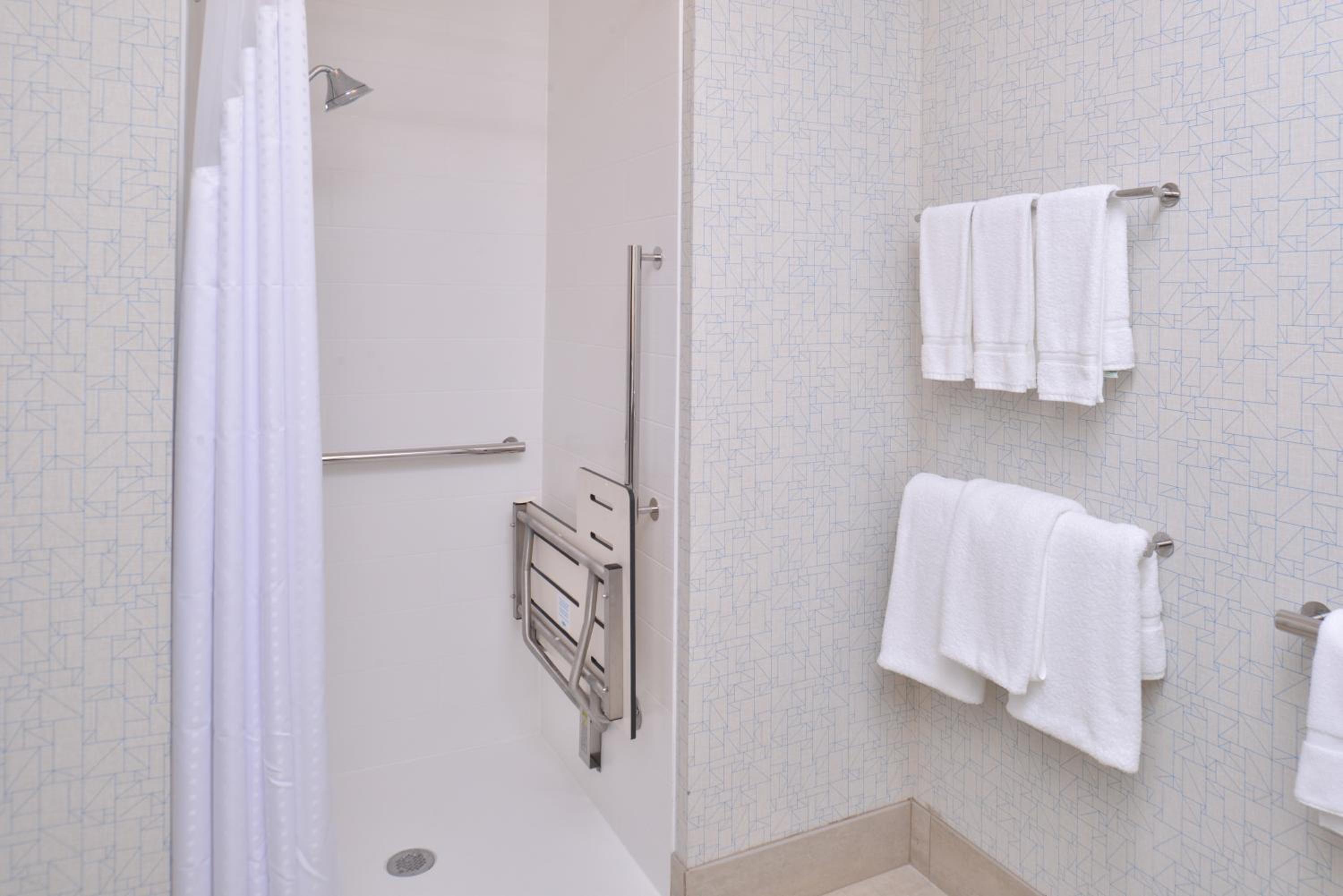 King Room with Roll-In Shower - Disability Access photo 3