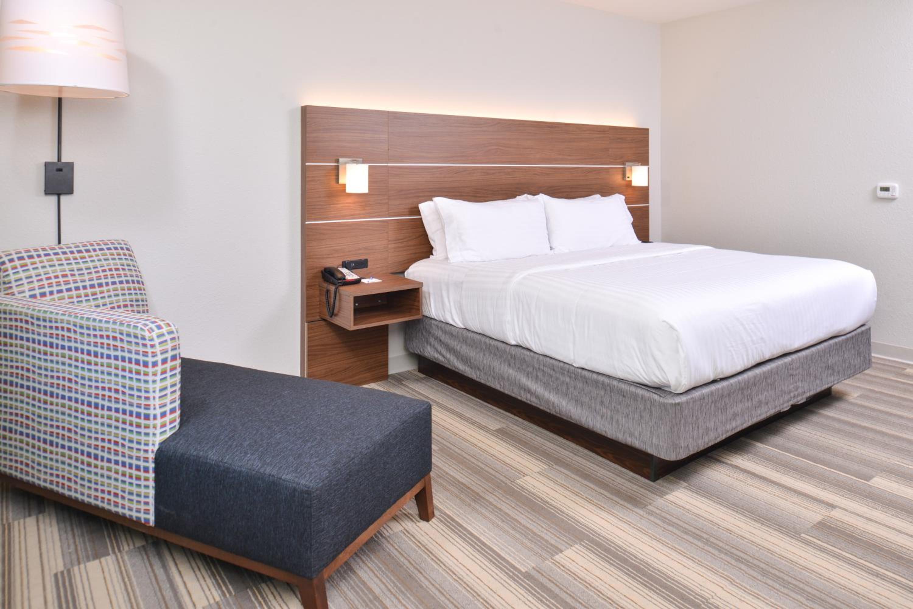 Standard King Room photo 3