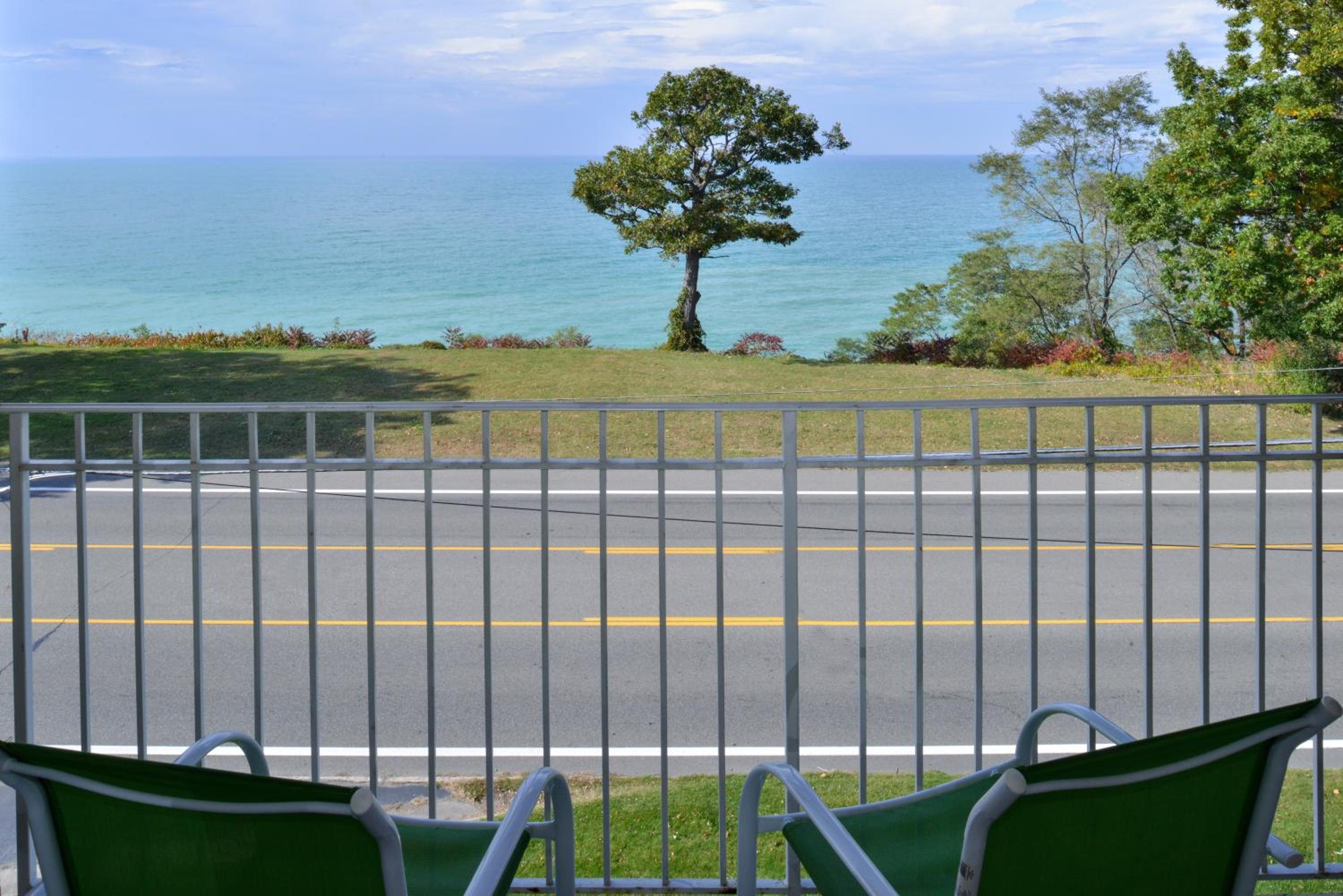 King Suite with Lake View - Photo 4