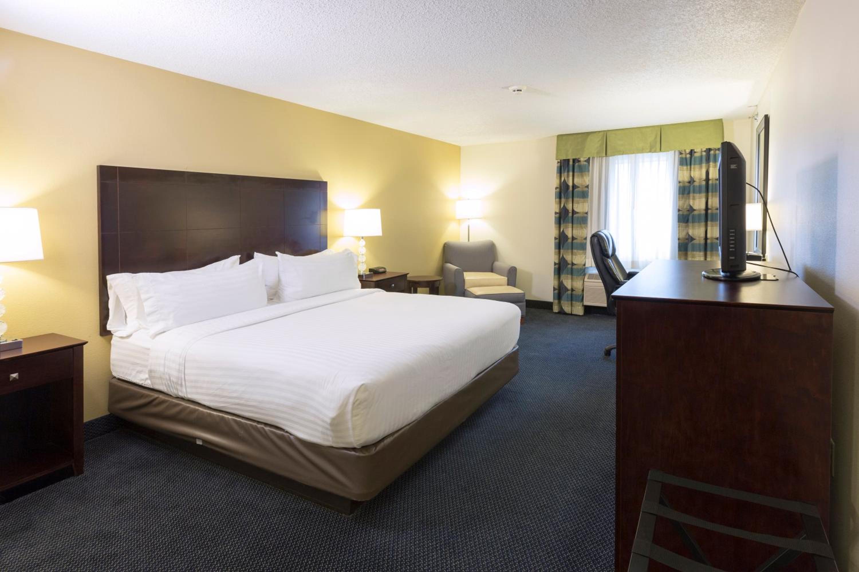 Standard King Room - Photo 2