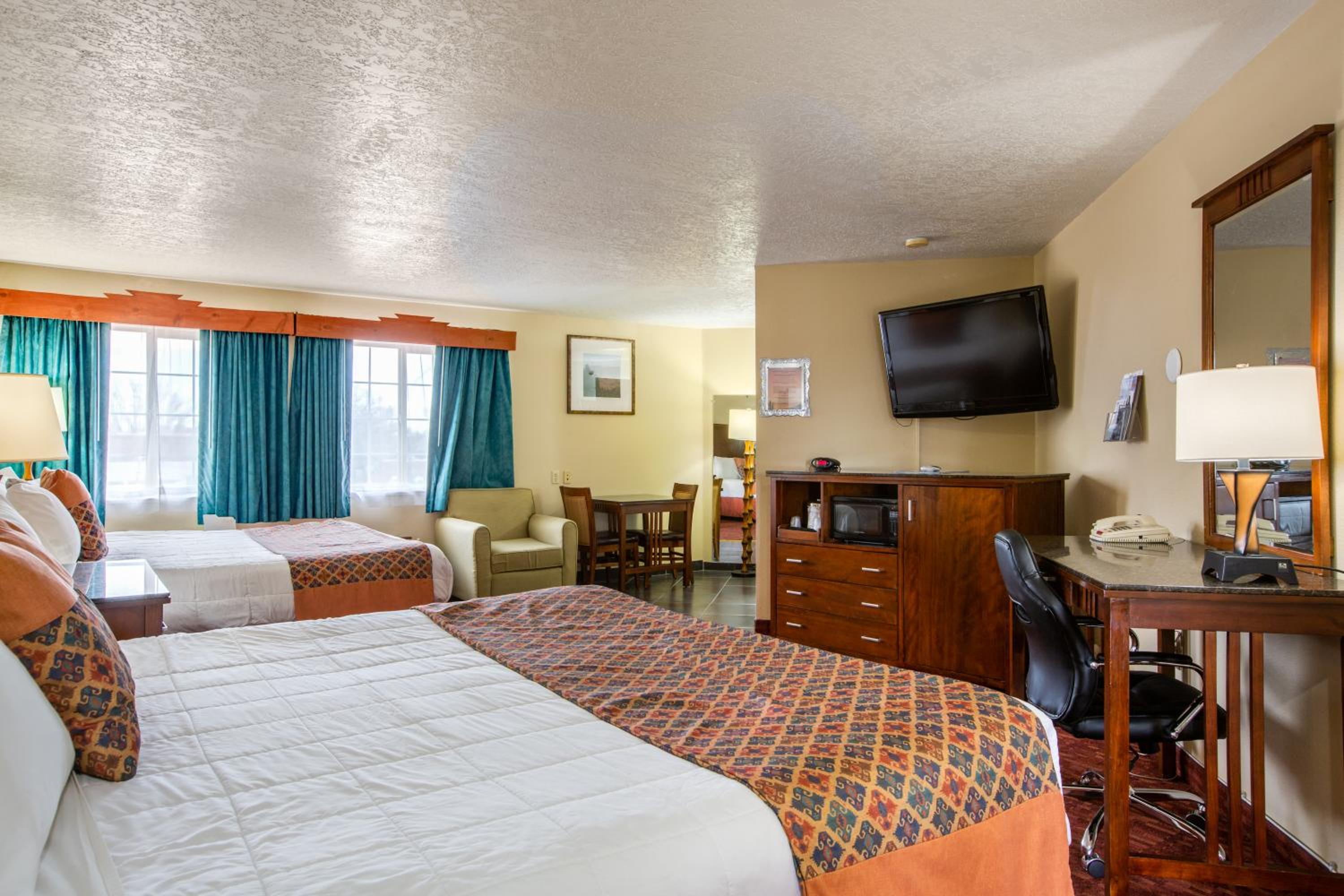 Suite with Two King Beds - Non-Smoking photo 2