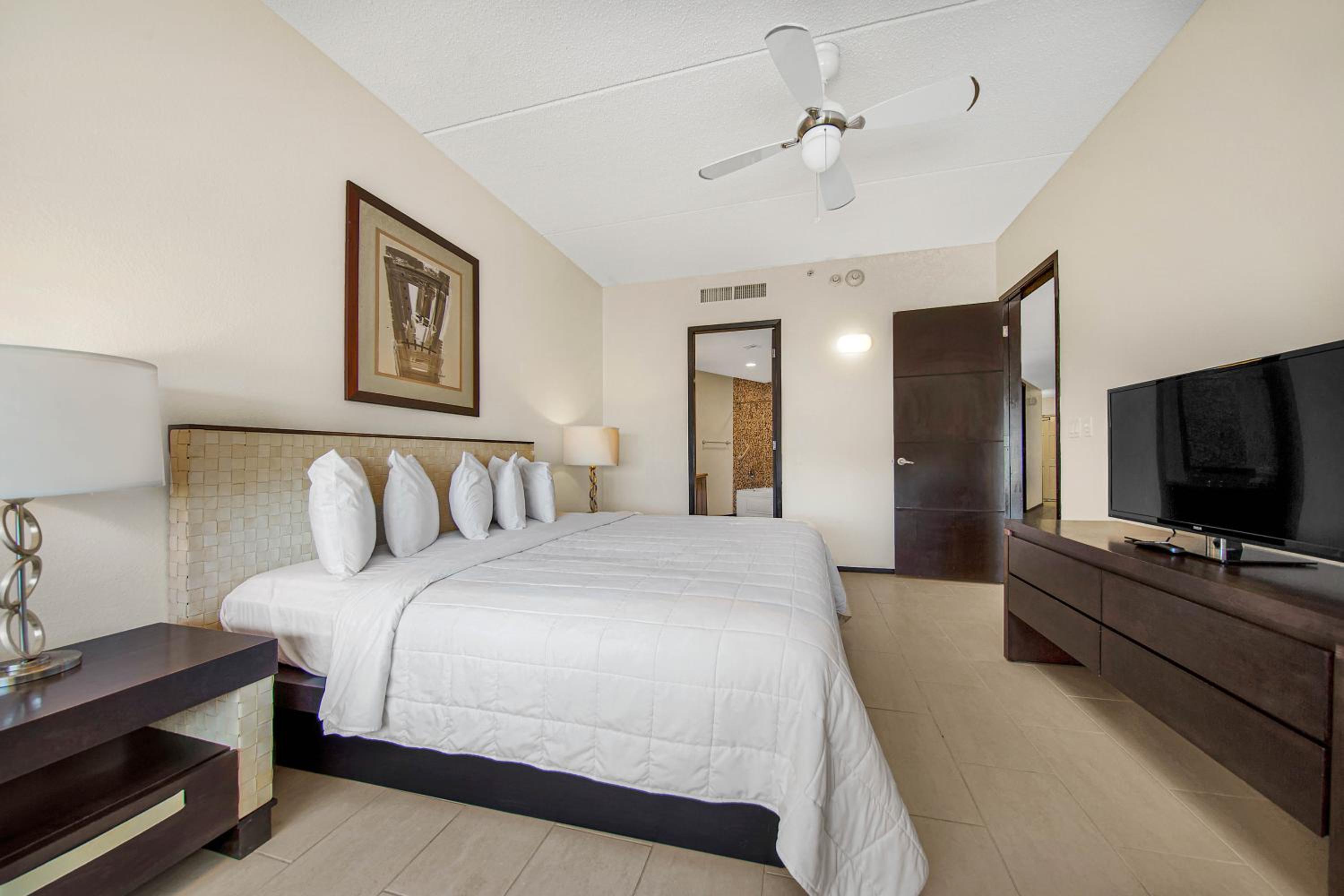 Three-Bedroom Apartment - Photo 6