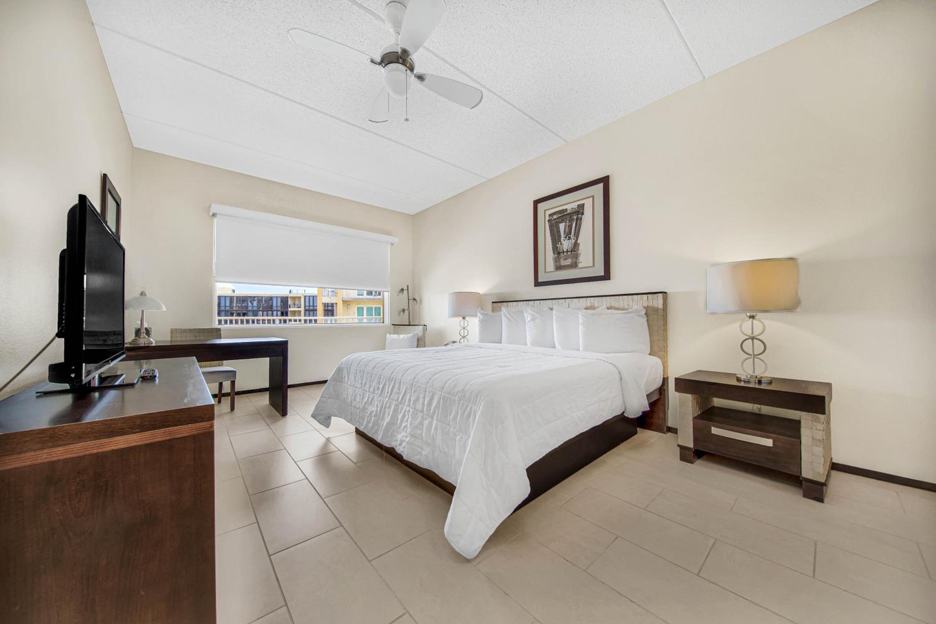 Three-Bedroom Apartment - Photo 9