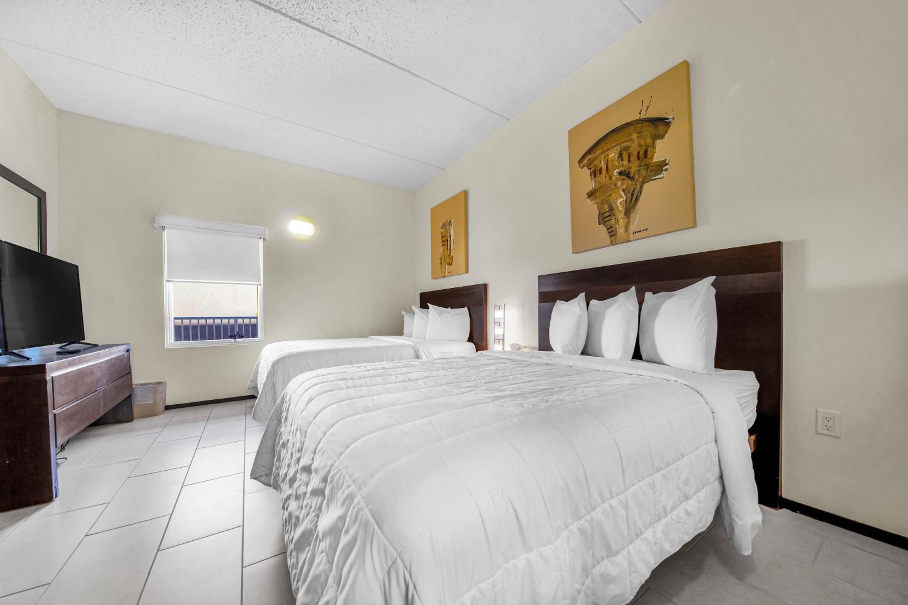 Three-Bedroom Apartment - Photo 11