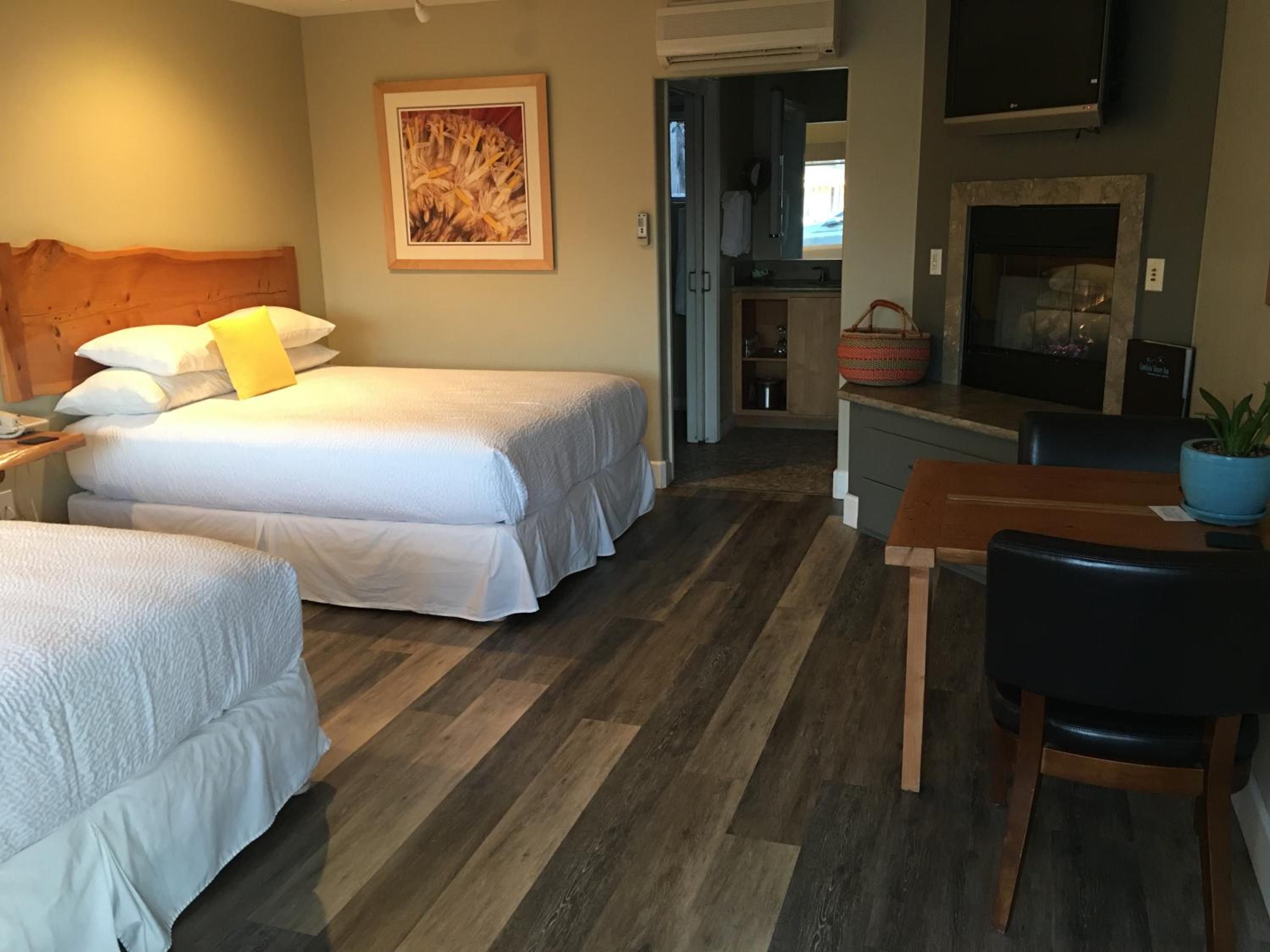 Queen Room with Two Queen Beds with Partial Ocean View