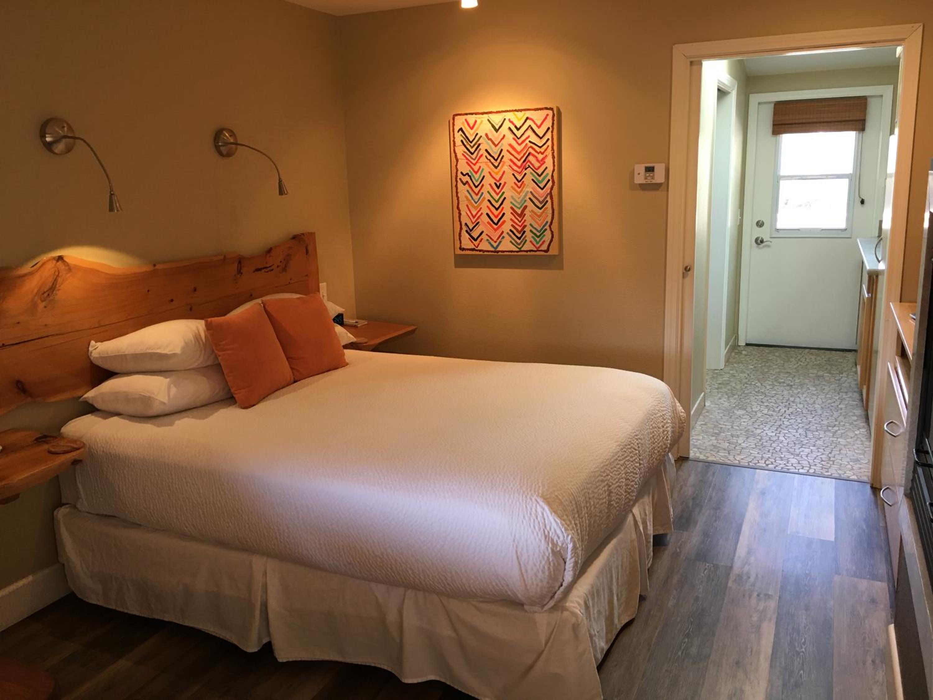 Standard Queen Room