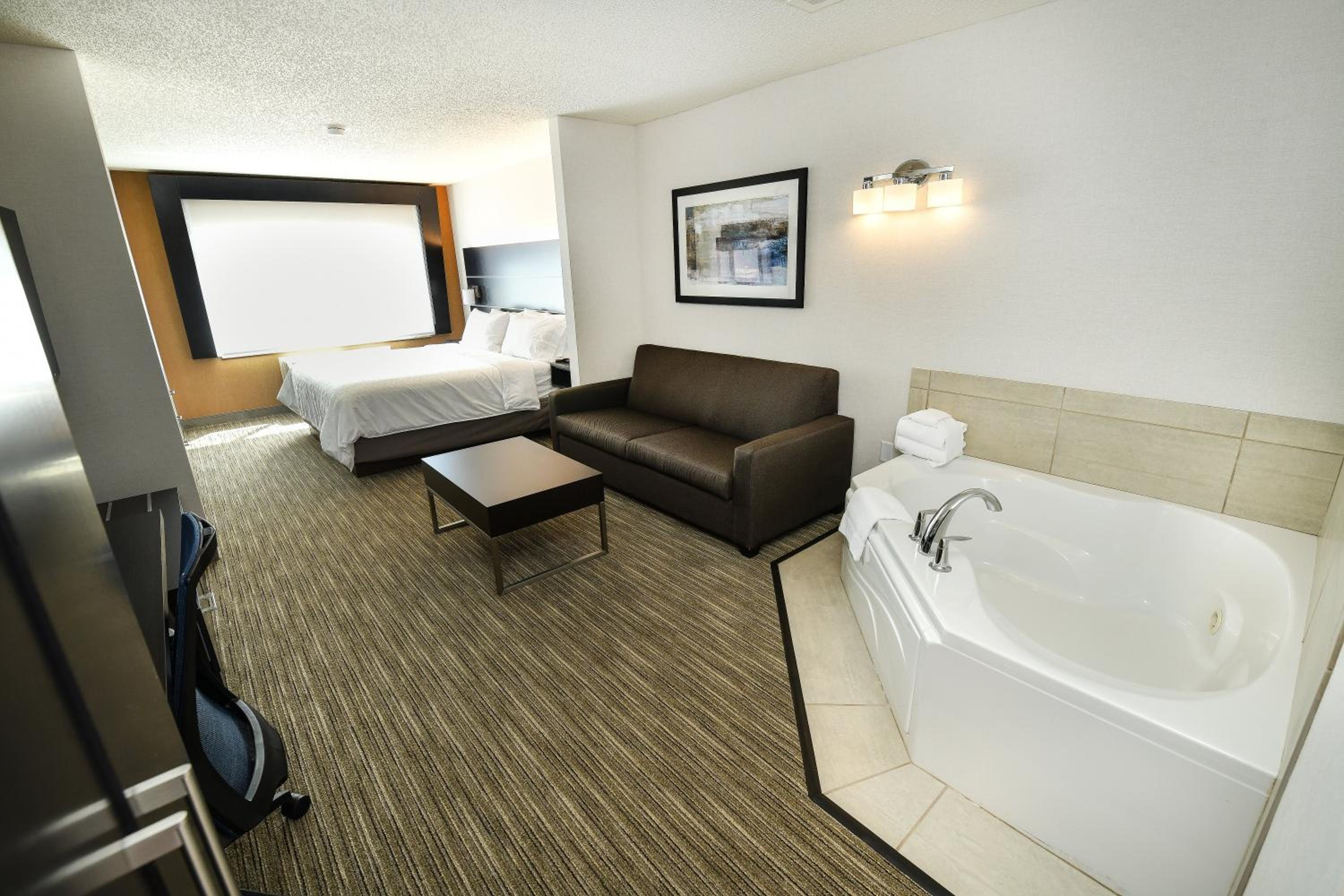 King Room with Jetted Tub - Photo 1
