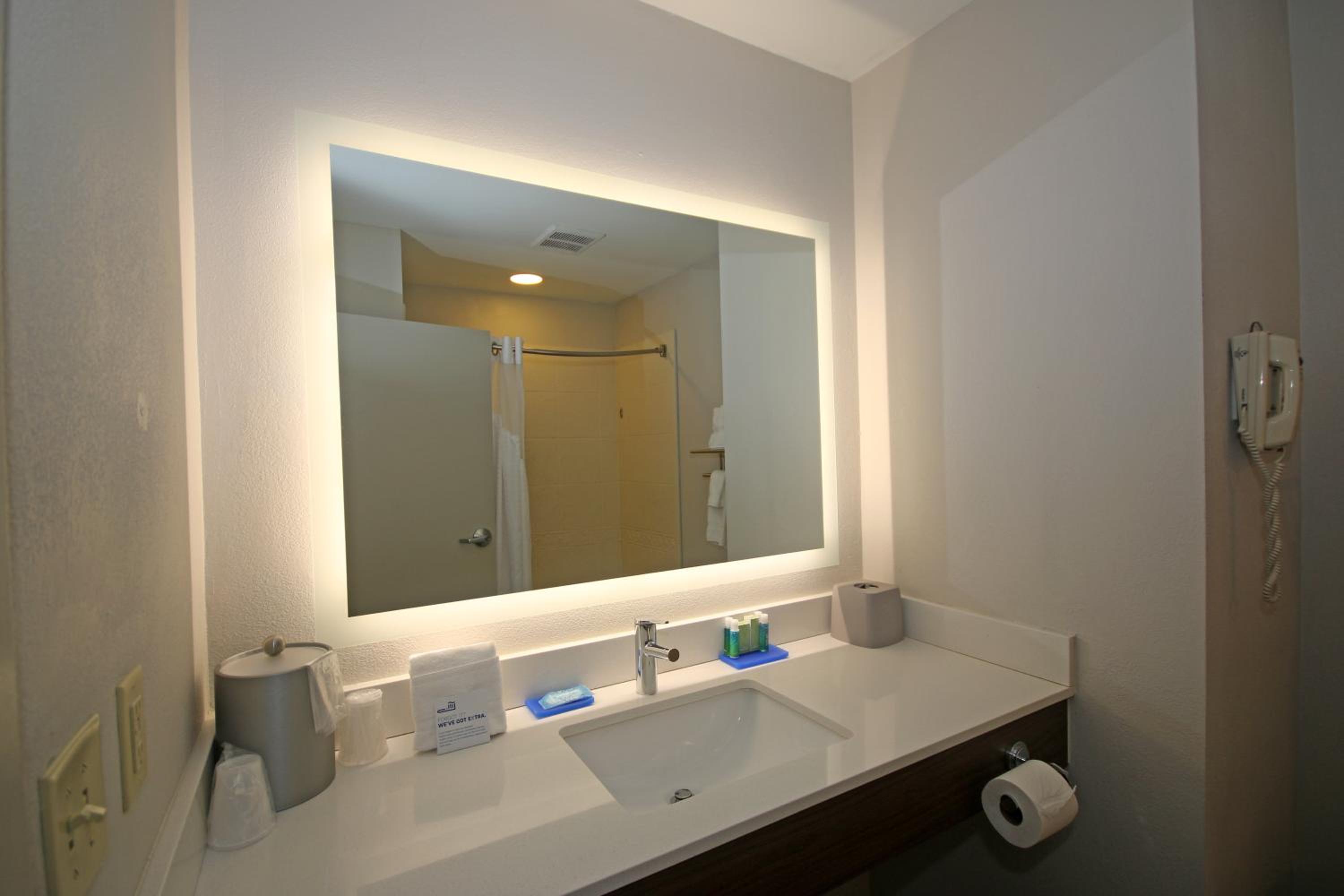 Standard King Room - Photo 3