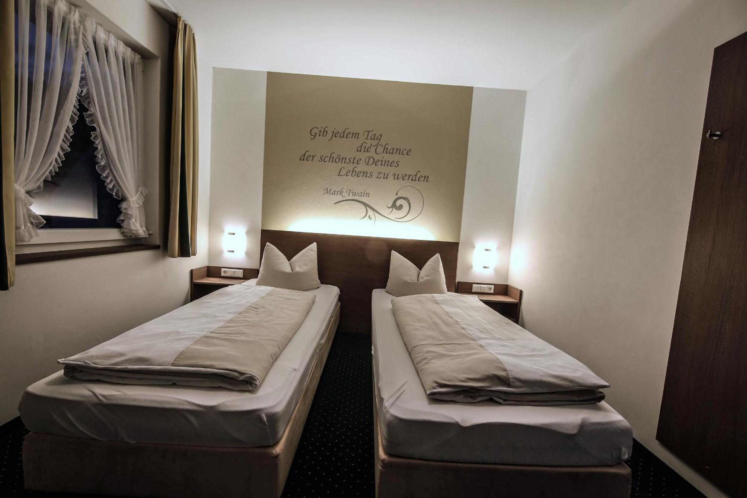 Comfort Double Room with Balcony and Elevator - Photo 2