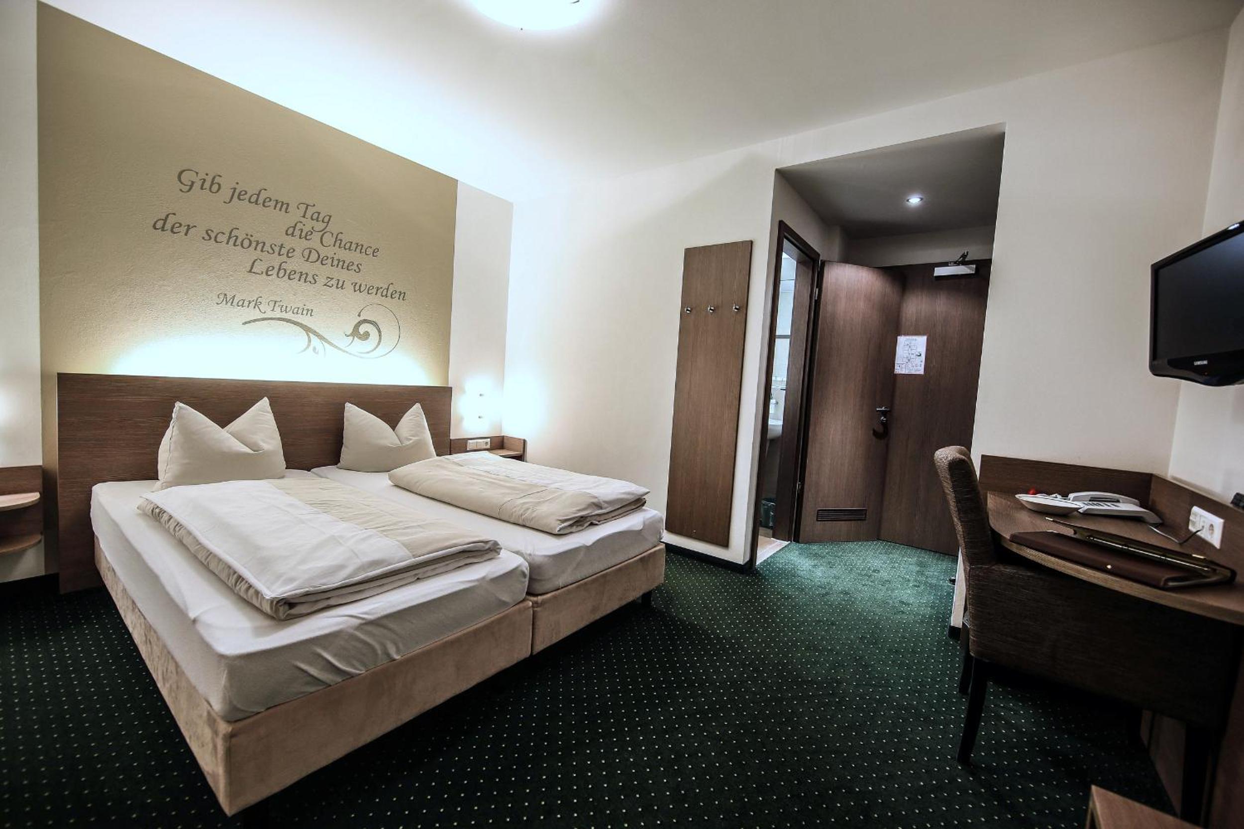 Comfort Double Room with Balcony and Elevator - Photo 1