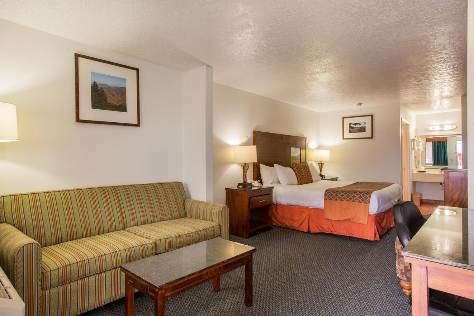 Suite with One King Bed and One Queen Bed - Non-Smoking photo 2