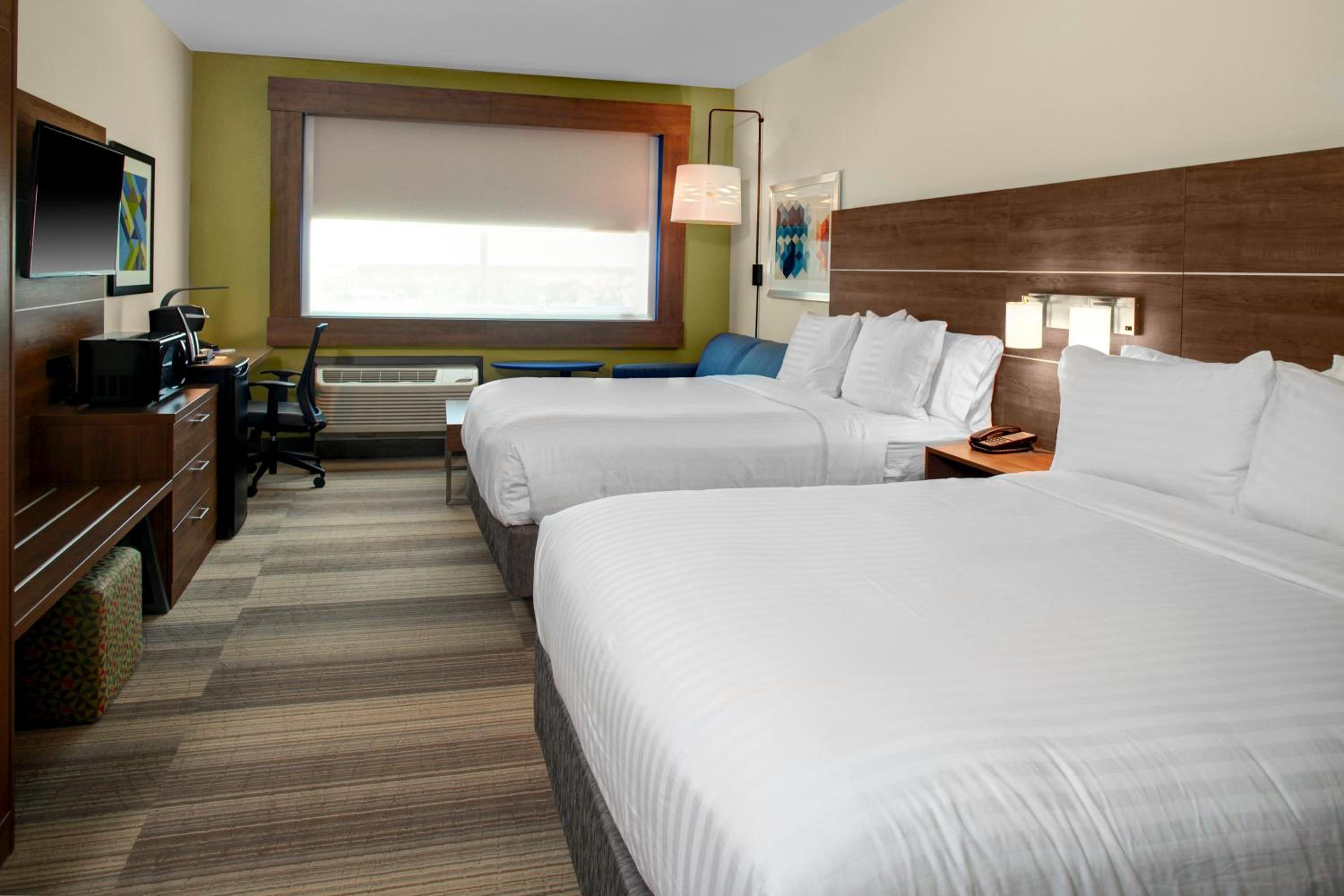 Suite with Two Queen Beds - Communications Access photo 2