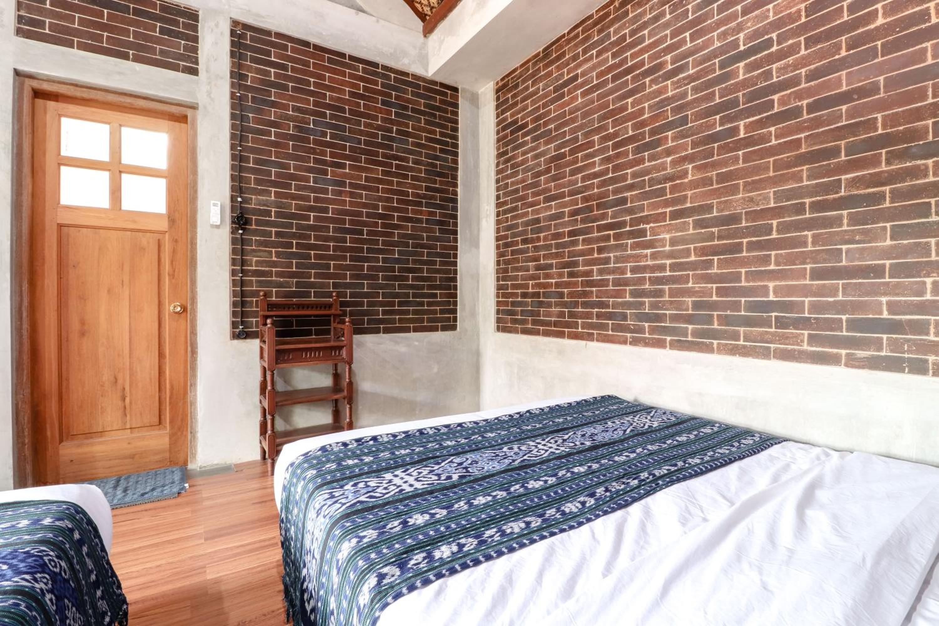 Family Room - Photo 12