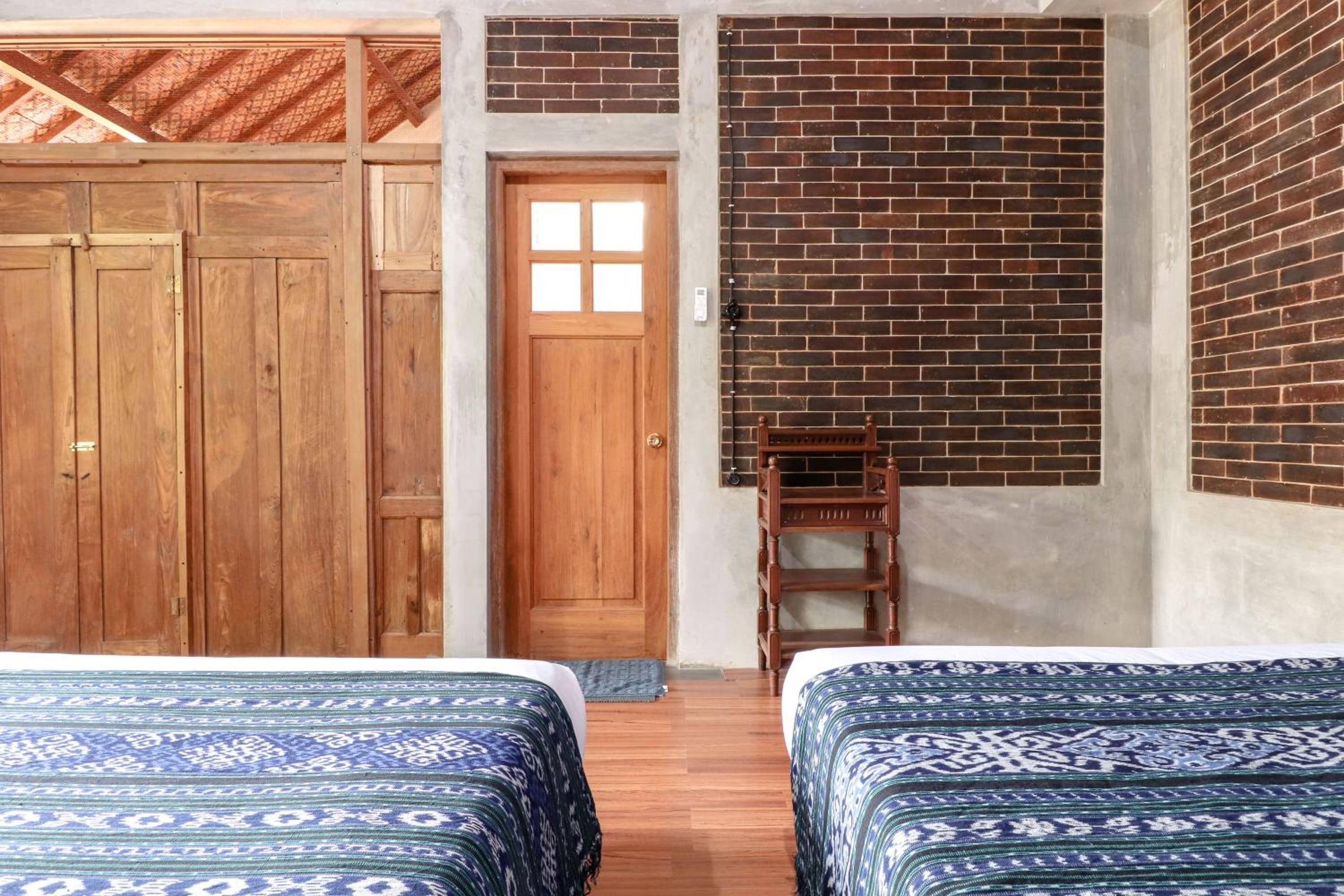 Family Room - Photo 11