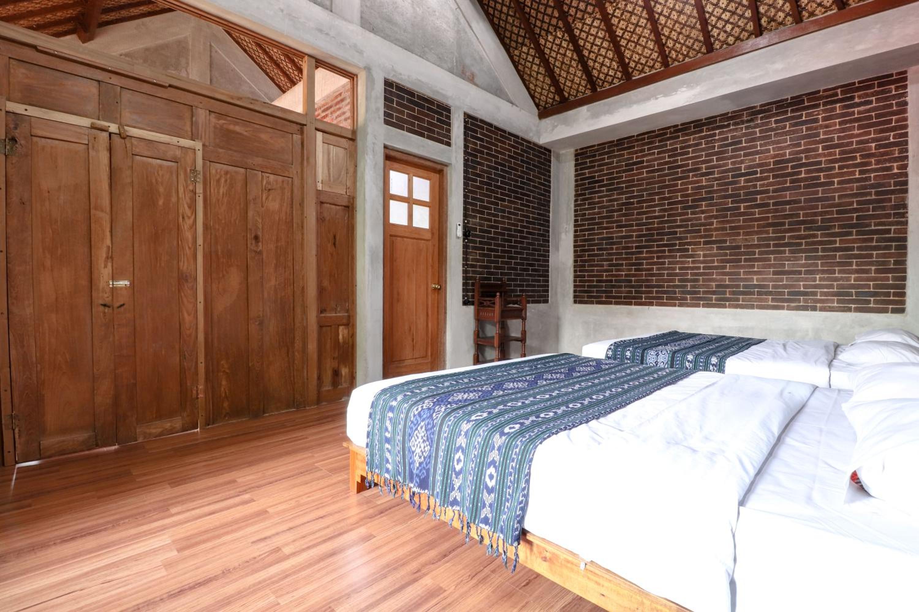 Family Room - Photo 16