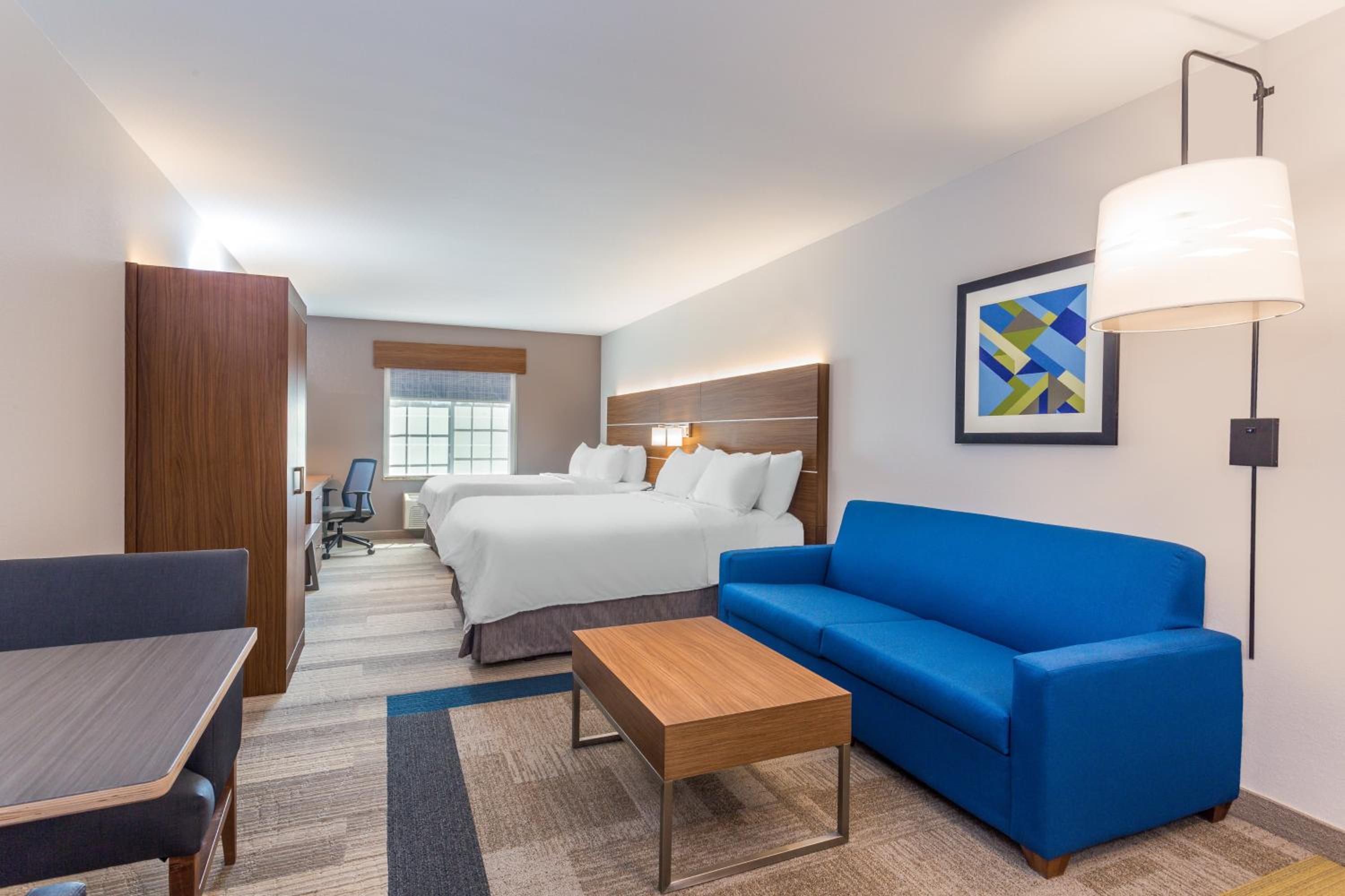 Suite with Two Queen Beds - Photo 1
