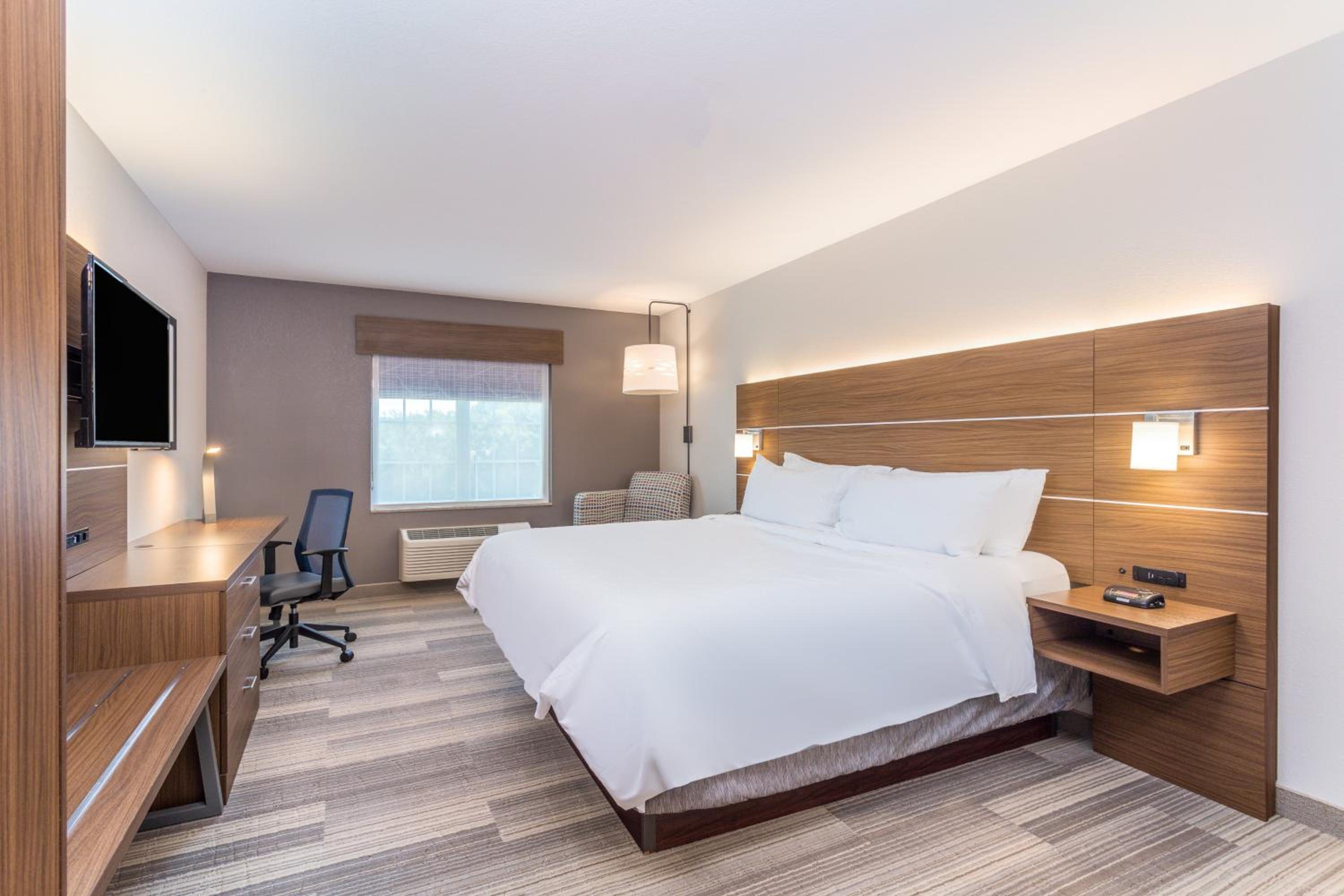 Standard King Room - Photo 3