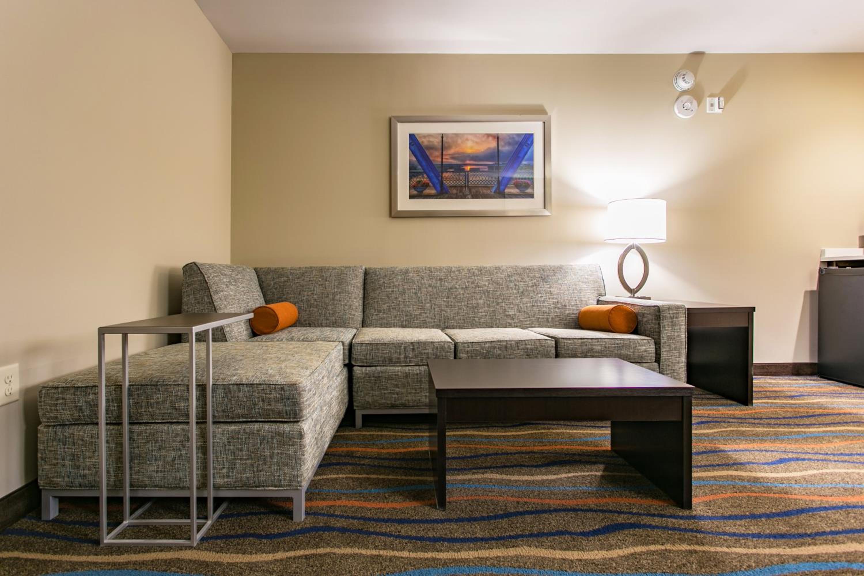 One-Bedroom King Suite With Sofa Bed