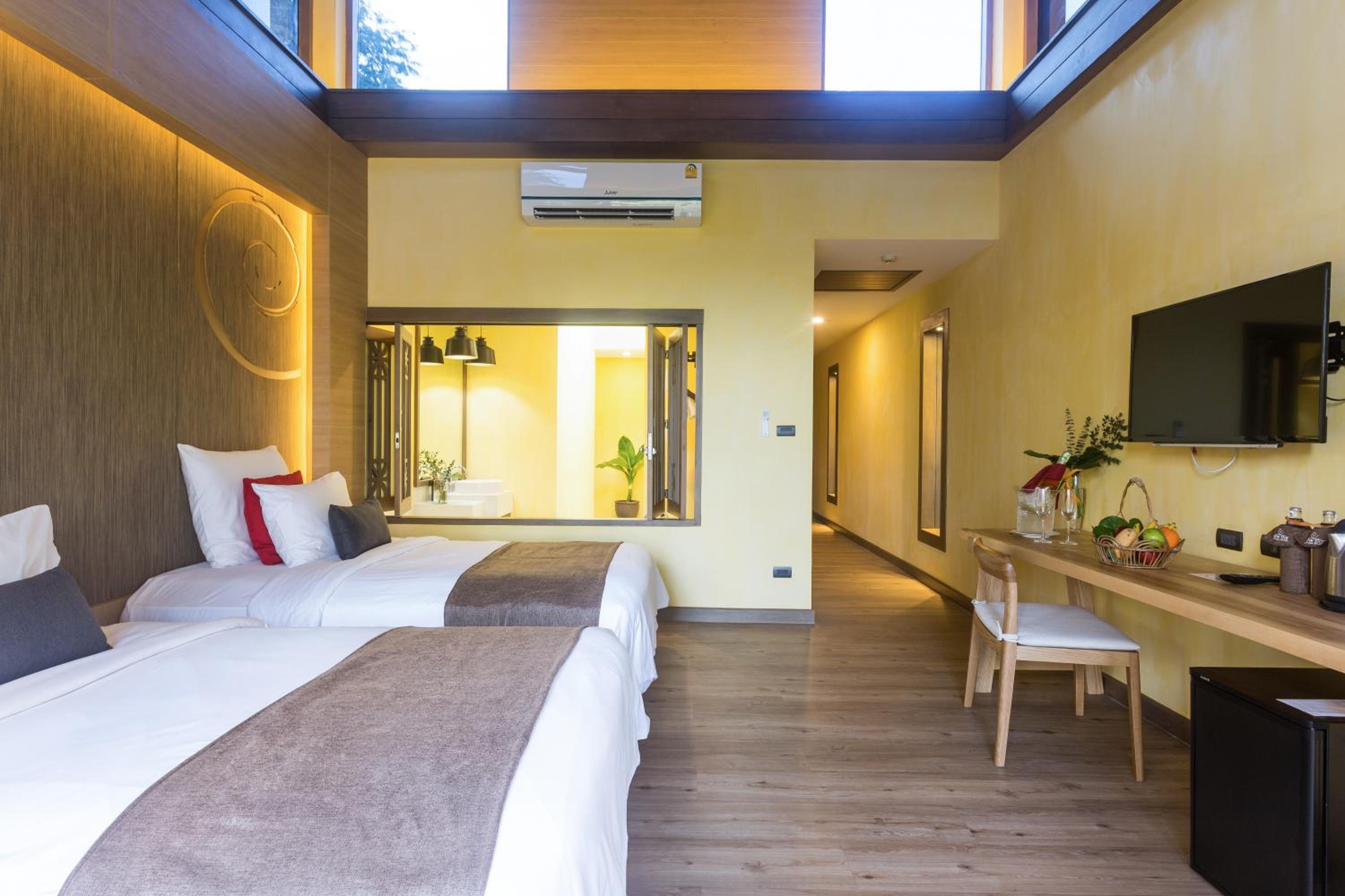 Deluxe Double or Twin Room with Balcony - Photo 10