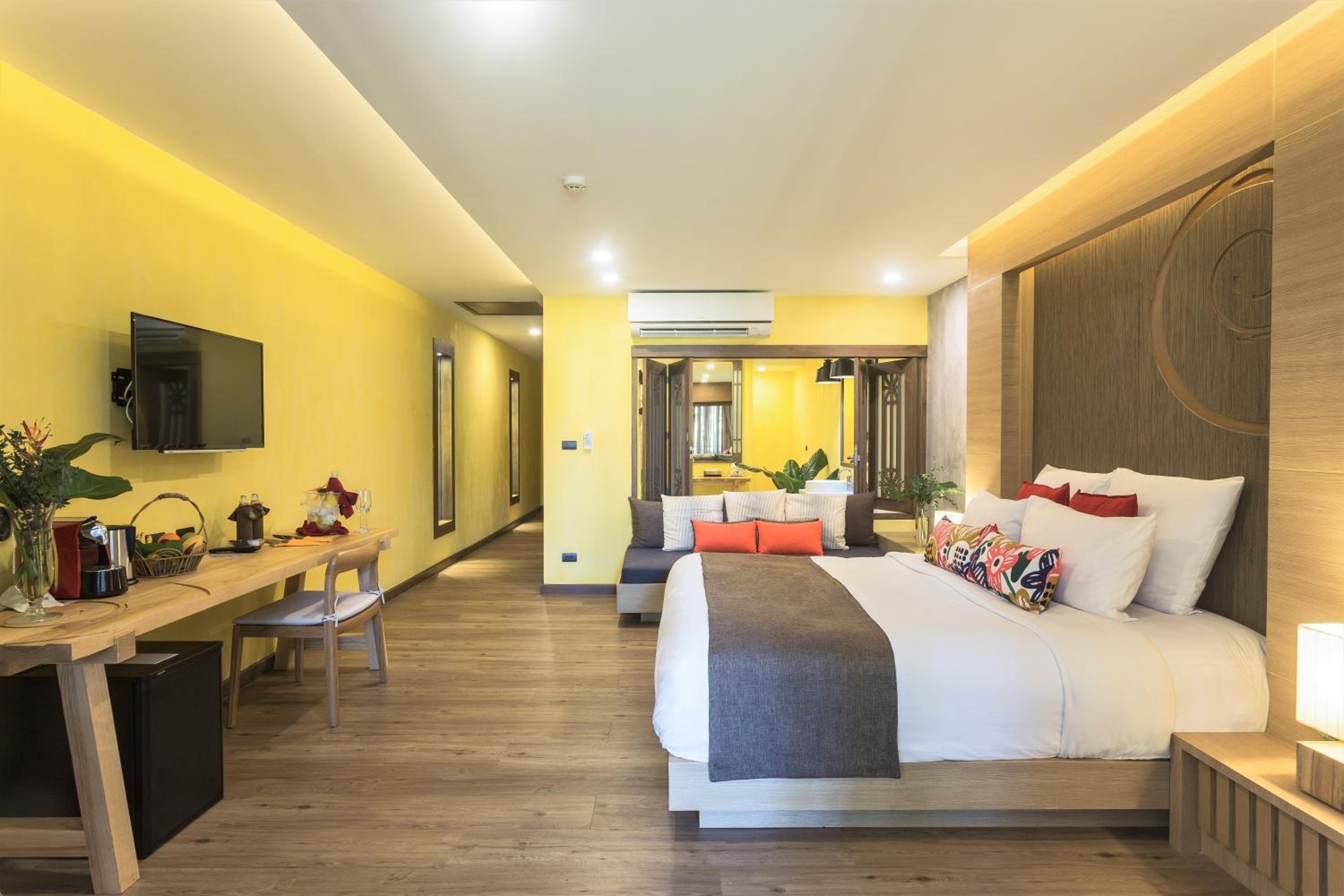 Deluxe Double or Twin Room with Balcony - Photo 9