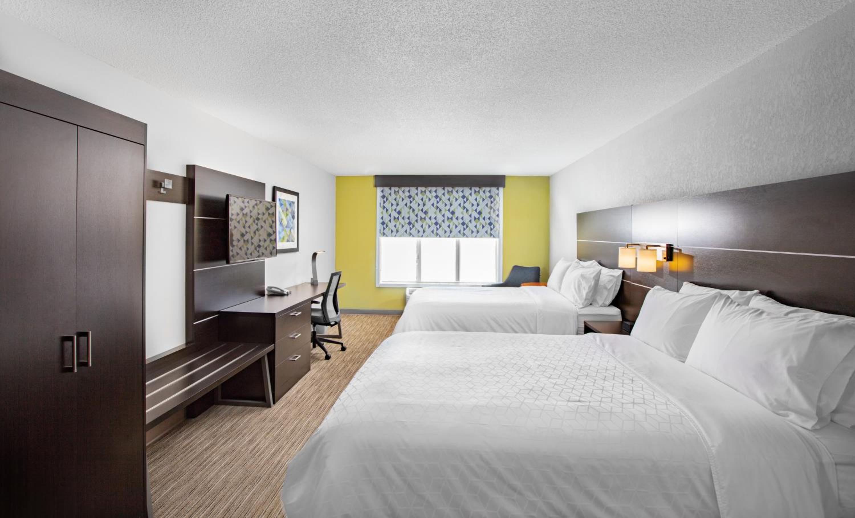 Queen Room with Two Queen Beds- Hearing Accessible Roll in Shower/Non-Smoking photo 1