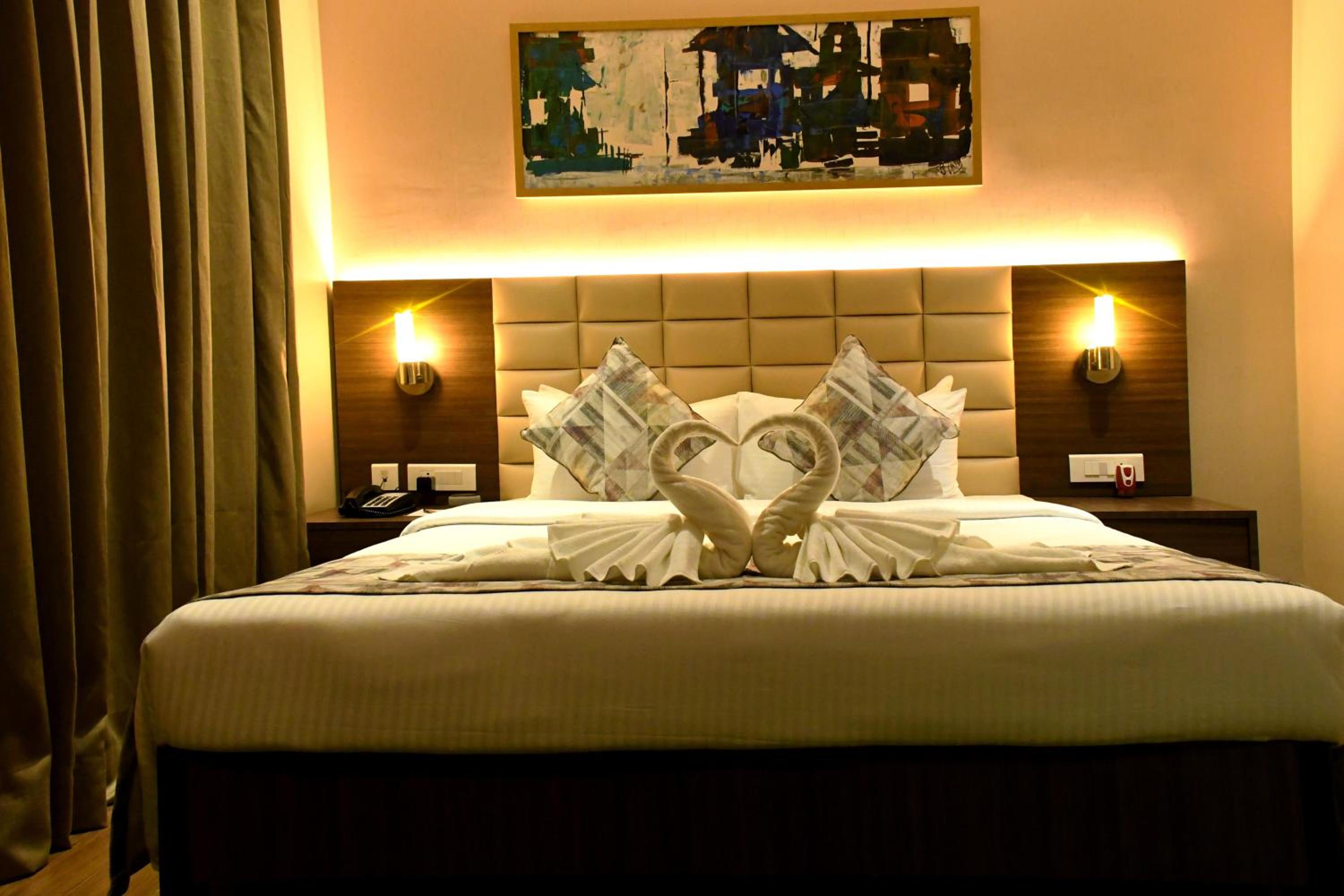 Deluxe King Room - Photo 1